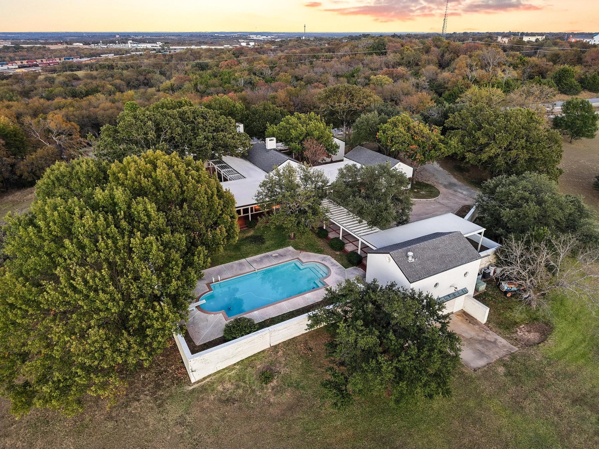 3906 Highland Drive