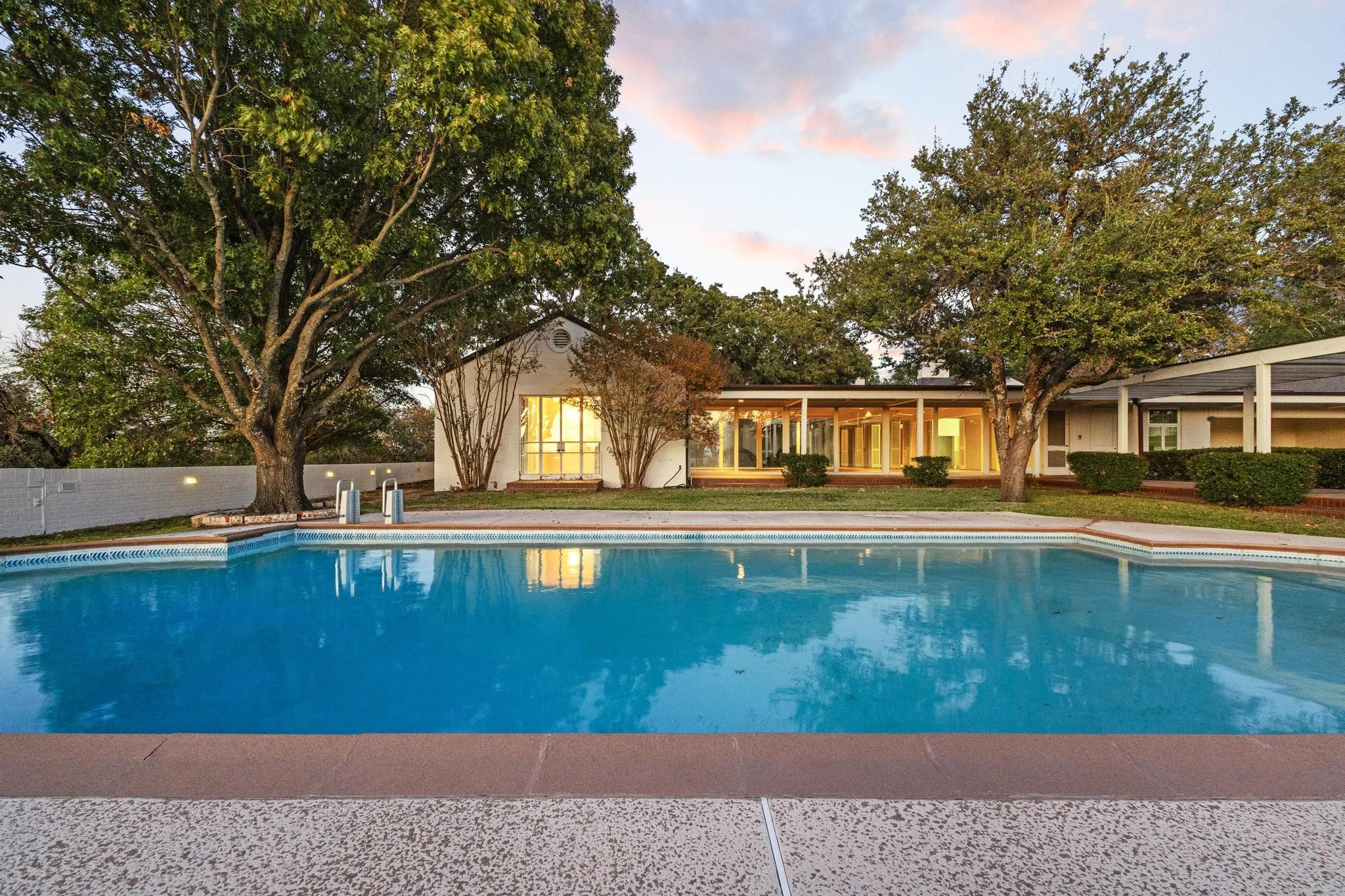 3906 Highland Drive