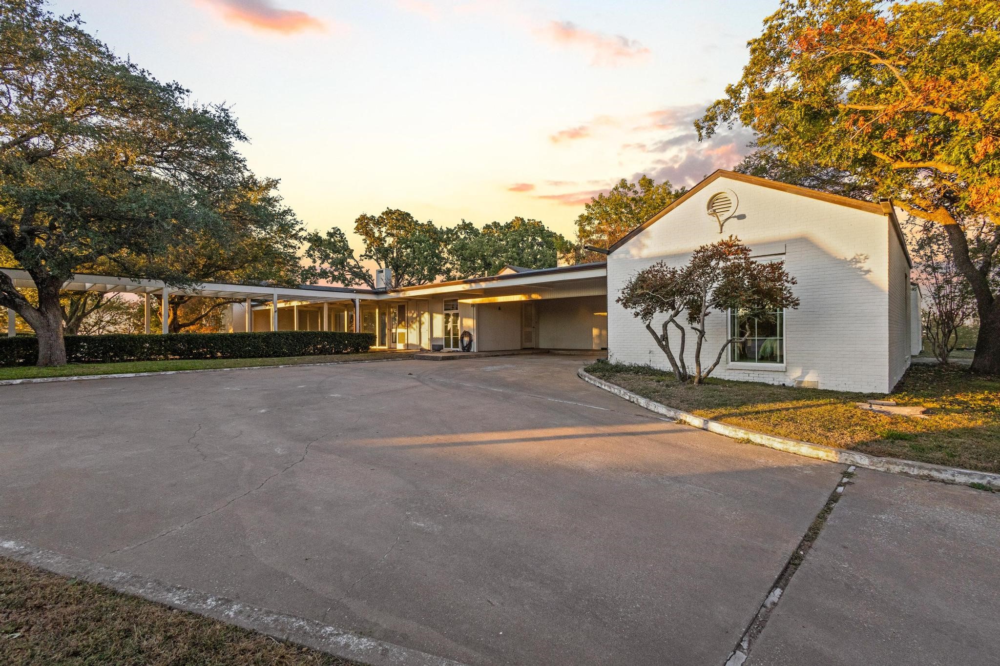 3906 Highland Drive