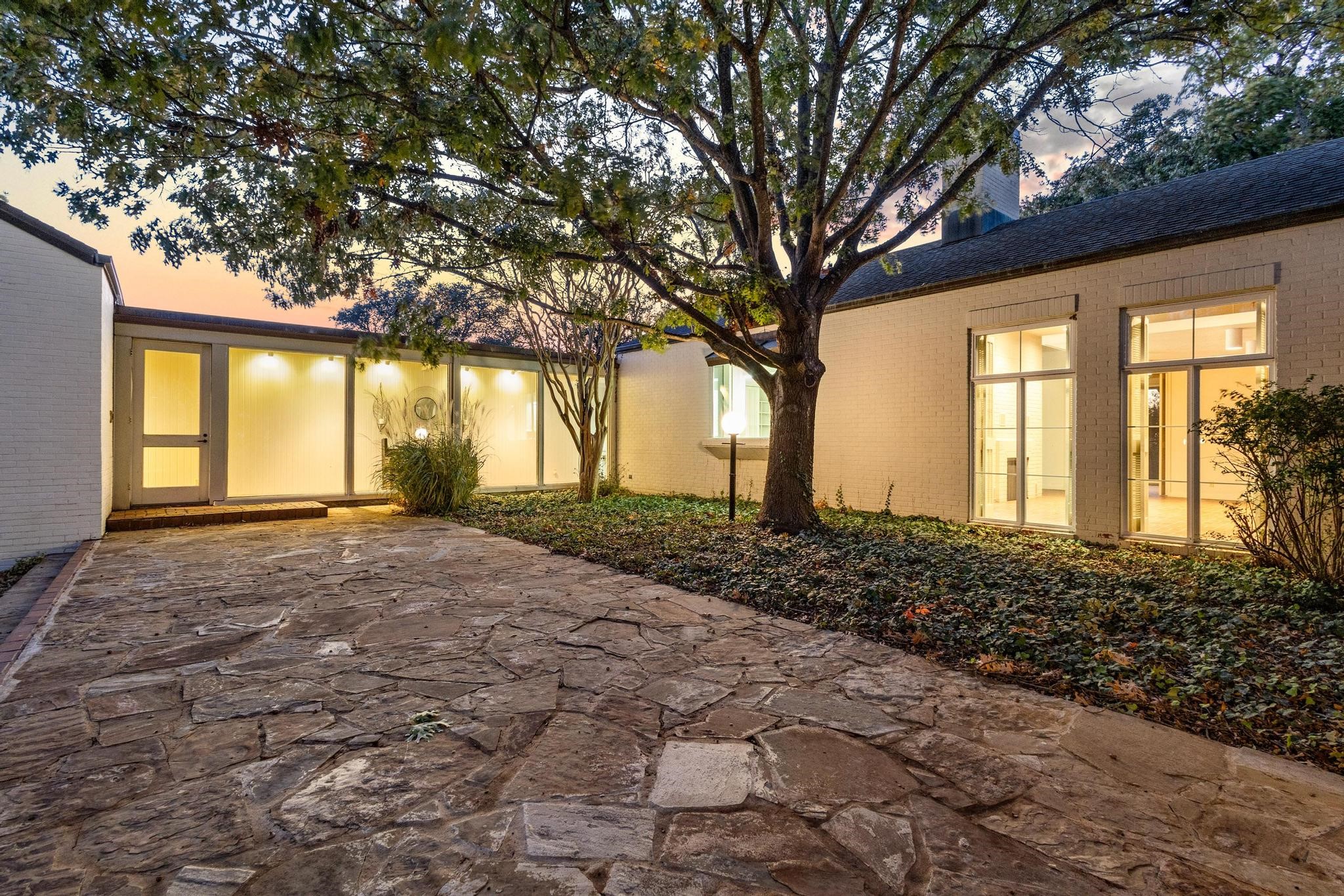 3906 Highland Drive