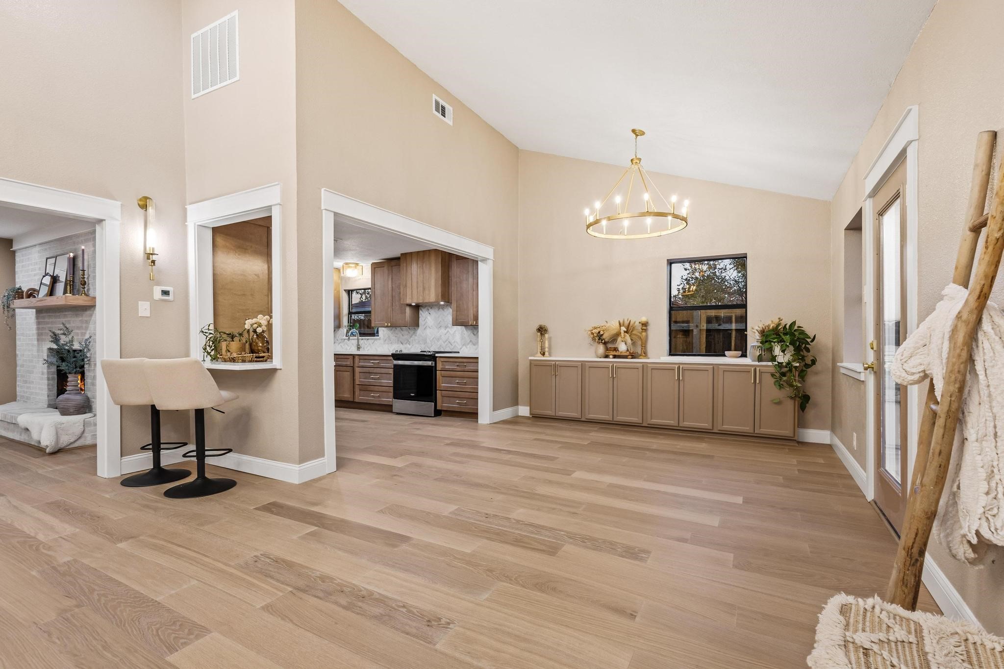 2214 Rex Cruse Drive