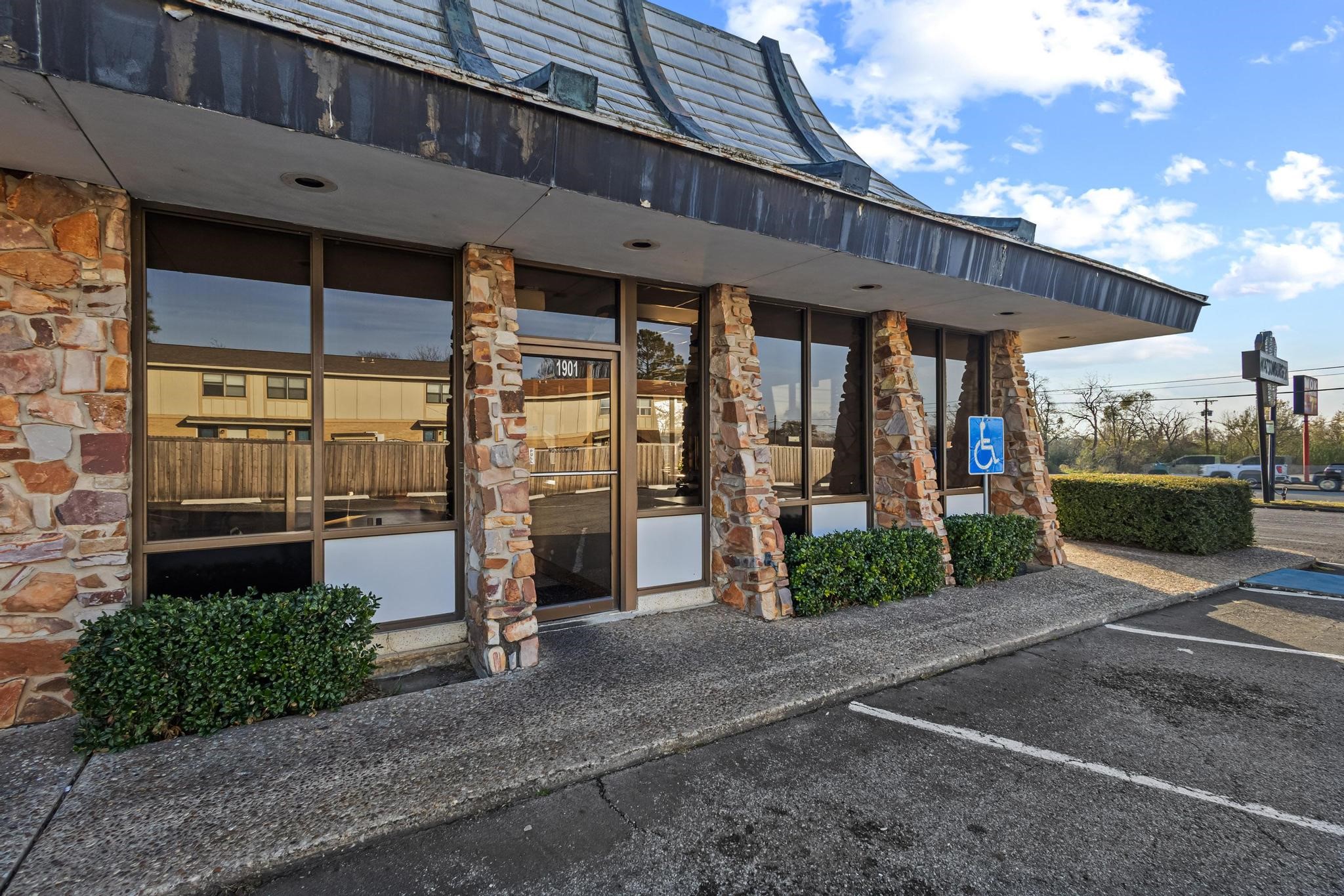 1901 W Morton Street