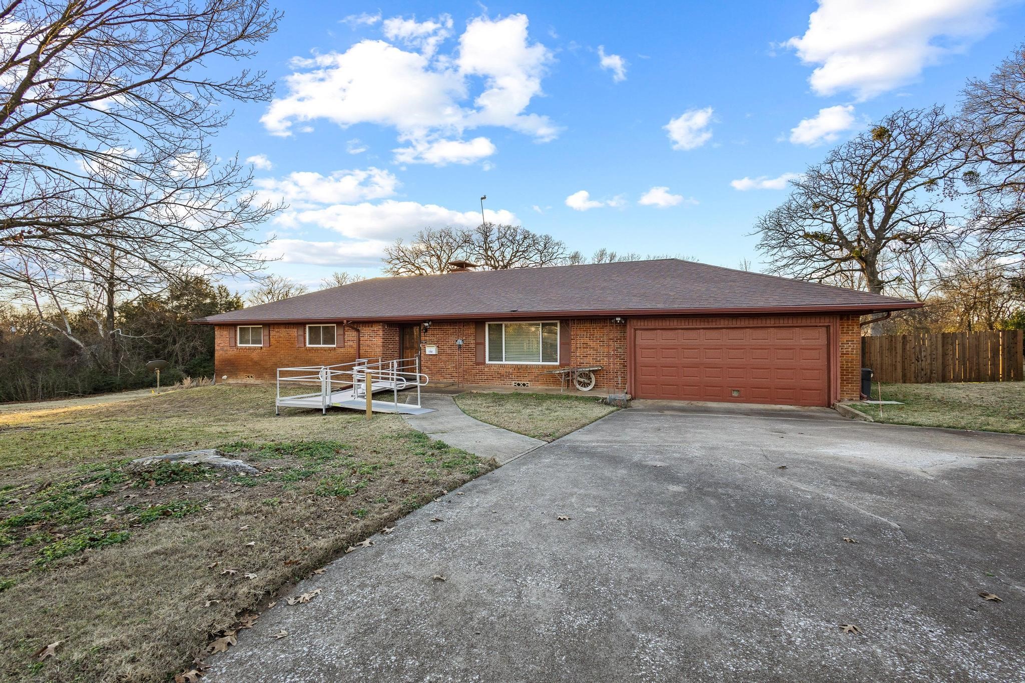 1701 S Lillis Lane