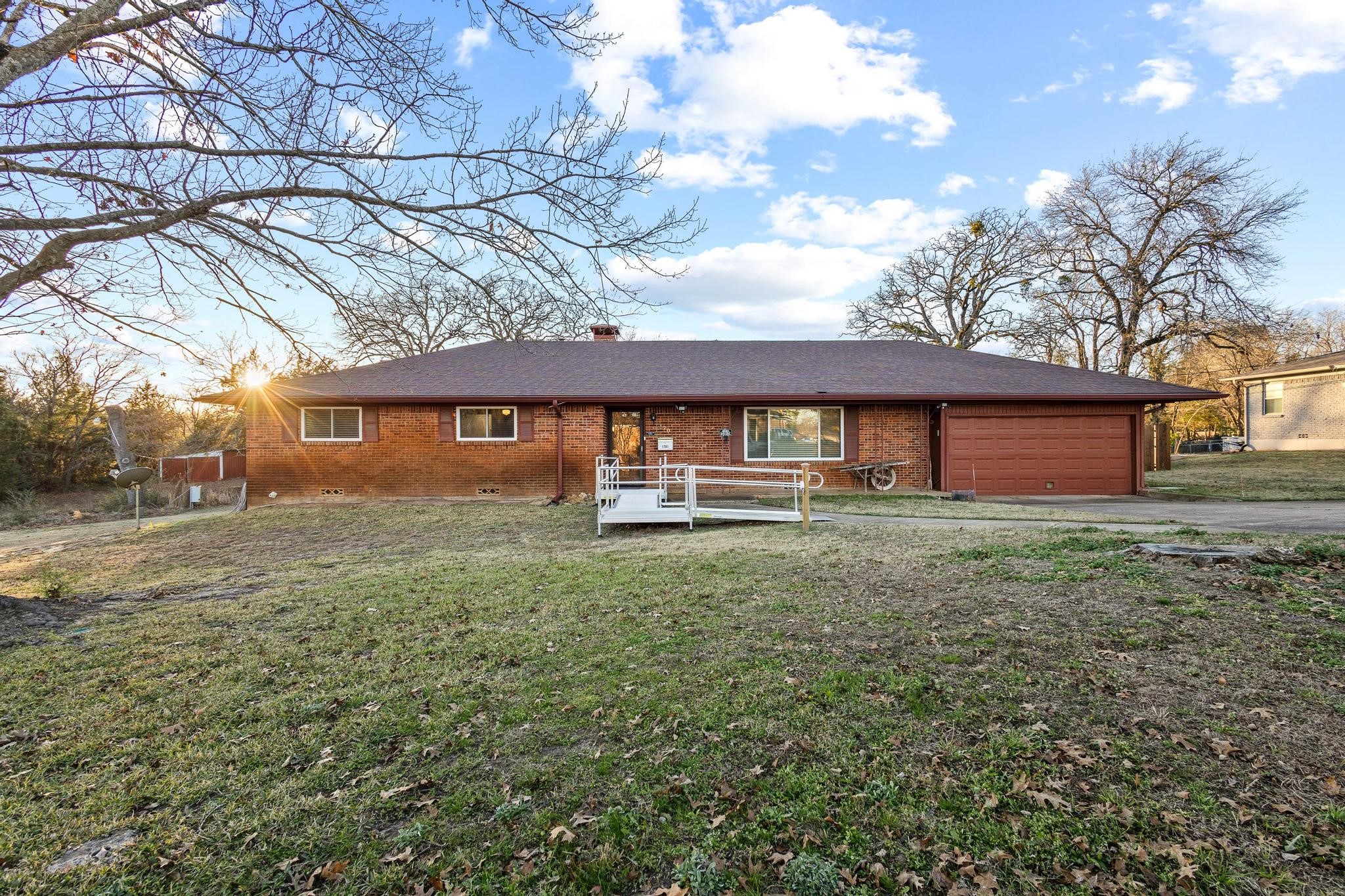 1701 S Lillis Lane