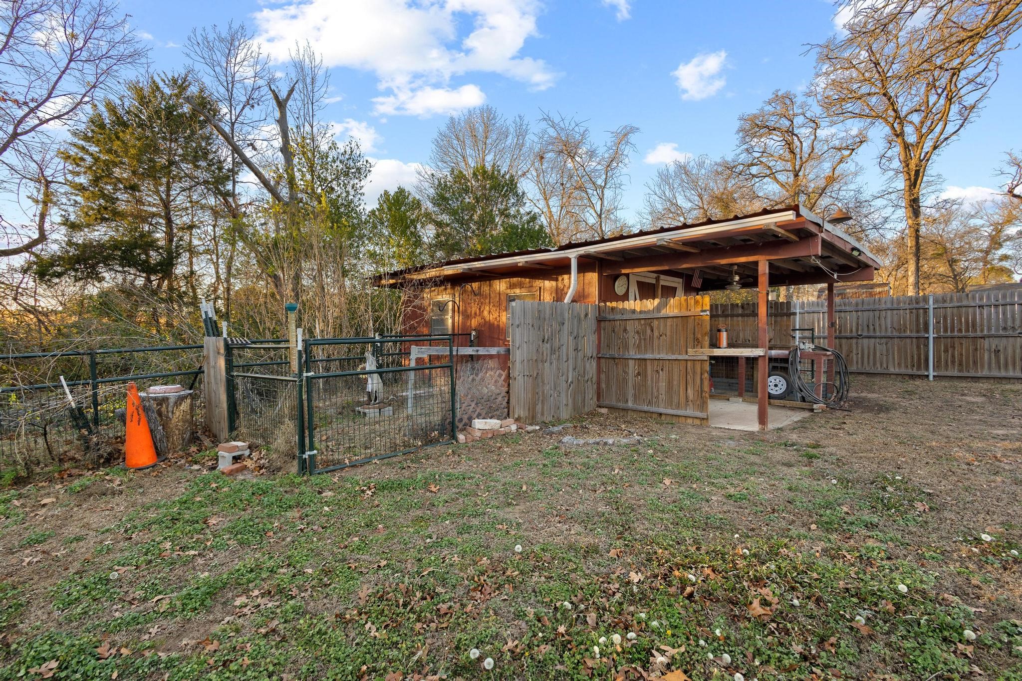 1701 S Lillis Lane