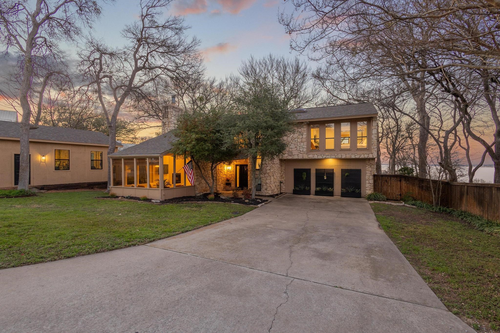 787 Lakeview Drive