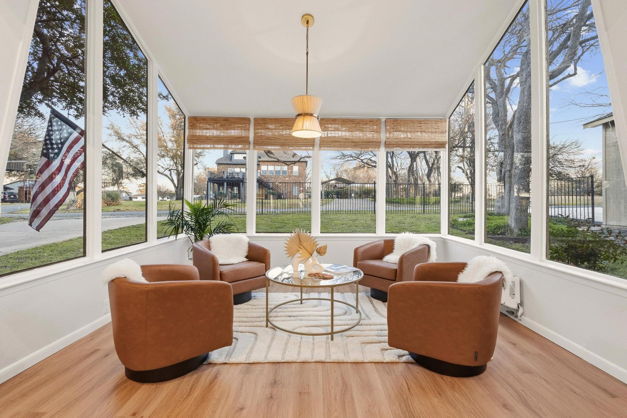 787 Lakeview Drive