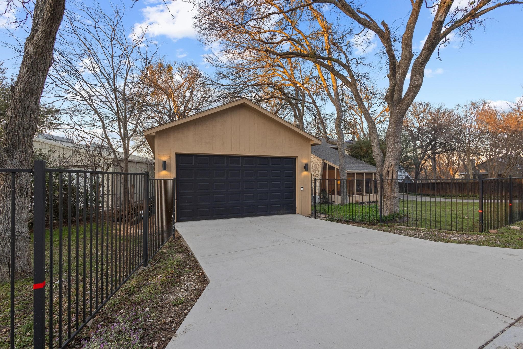 787 Lakeview Drive