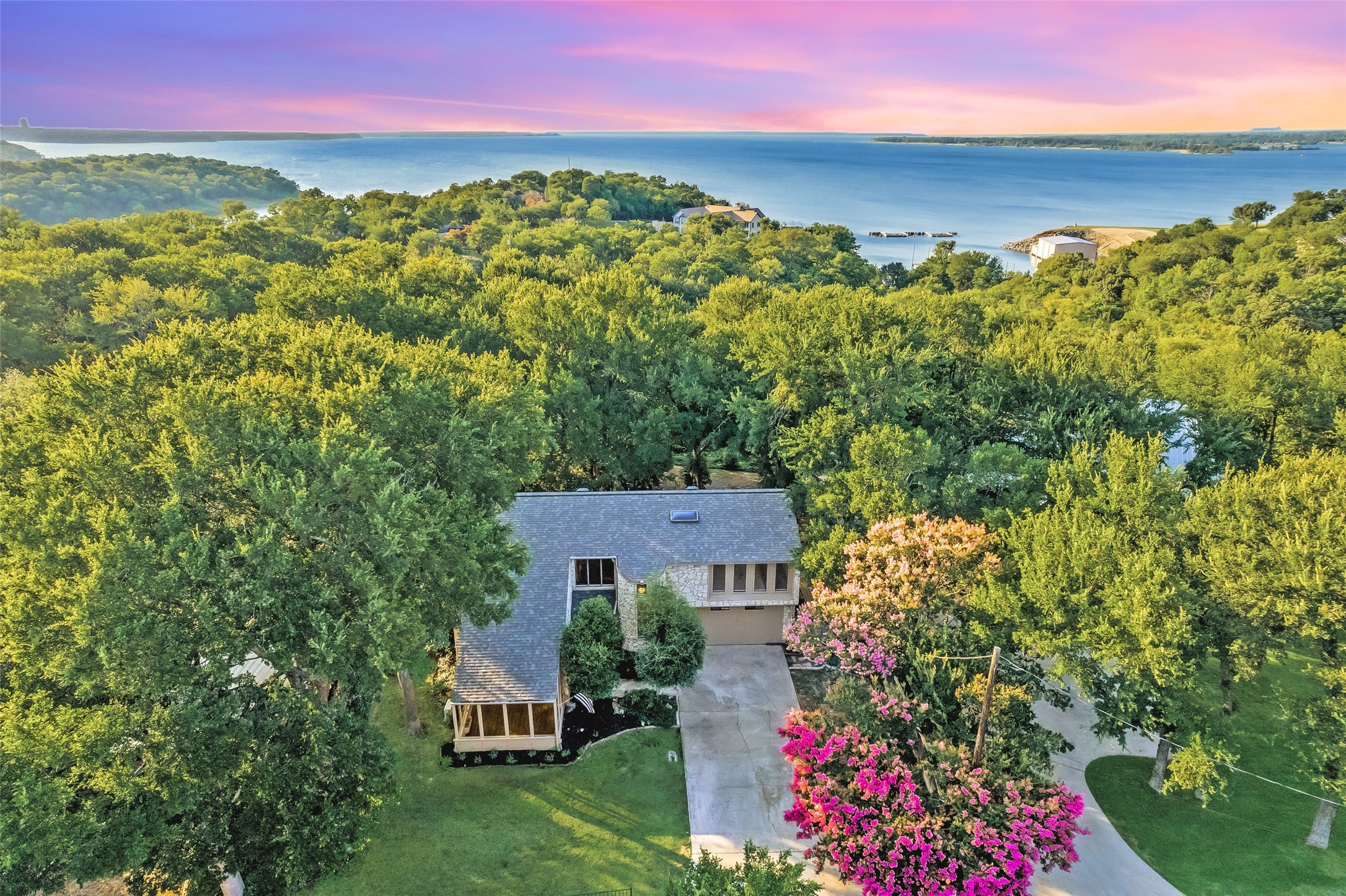 787 Lakeview Drive