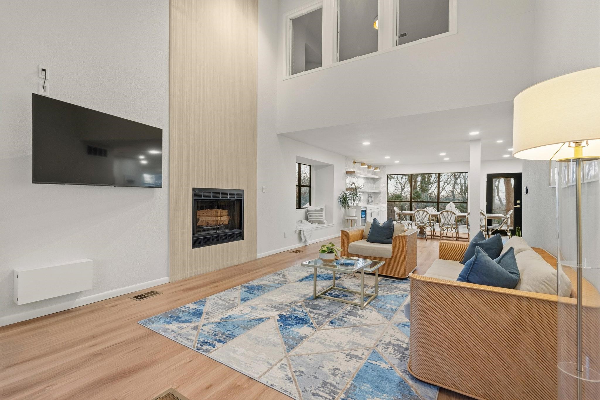787 Lakeview Drive