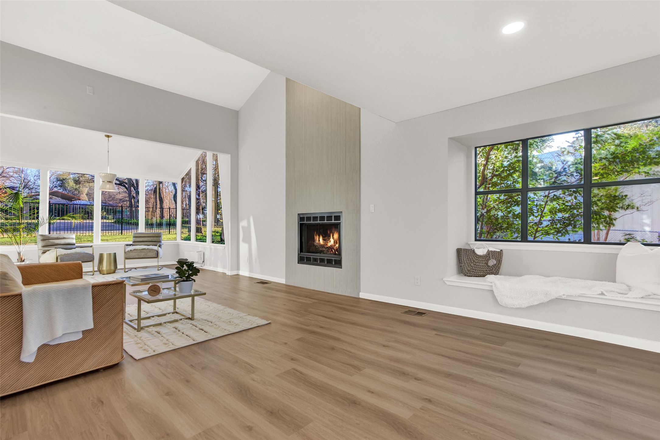 787 Lakeview Drive