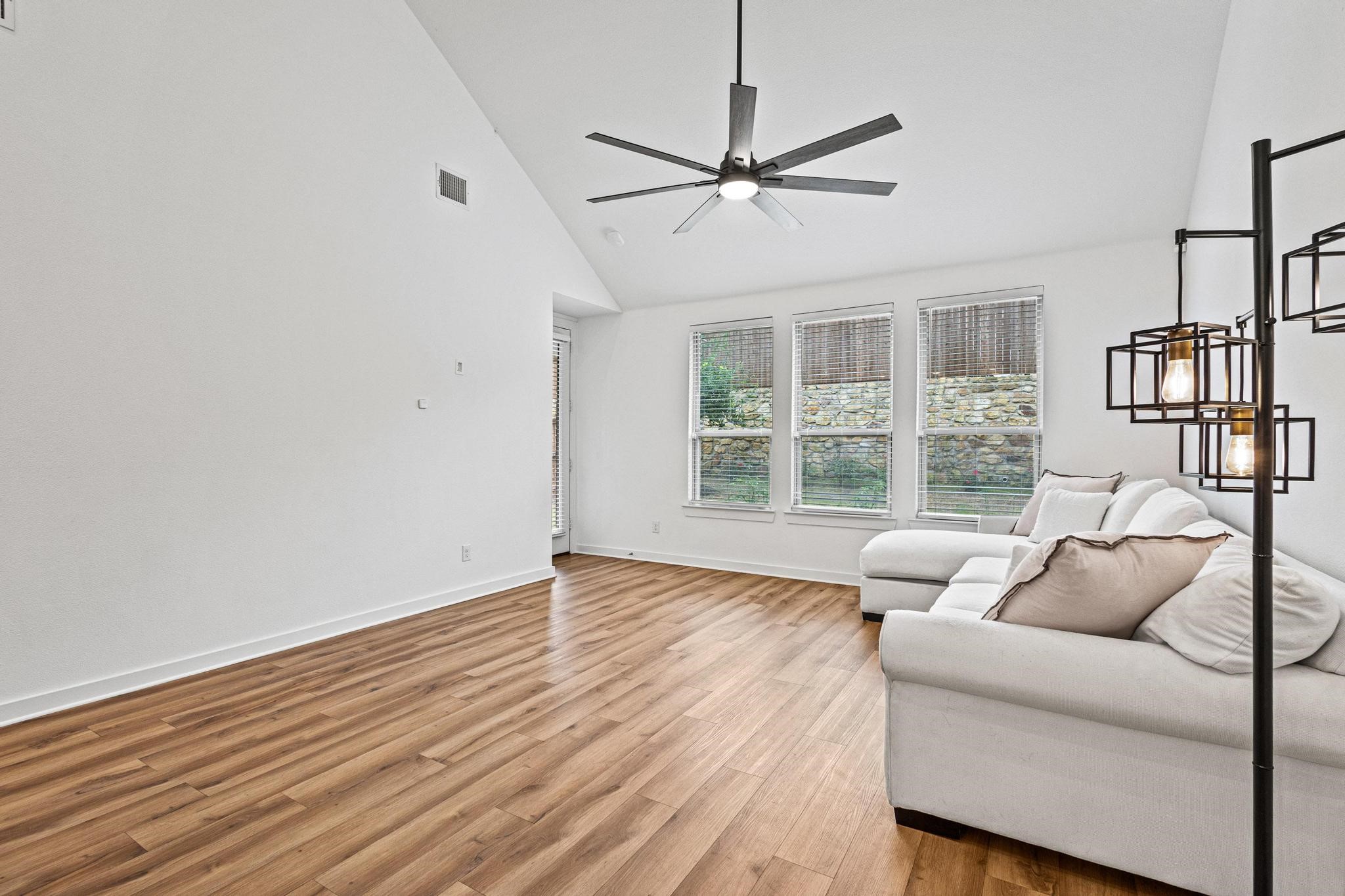 3952 Oak Creek Circle