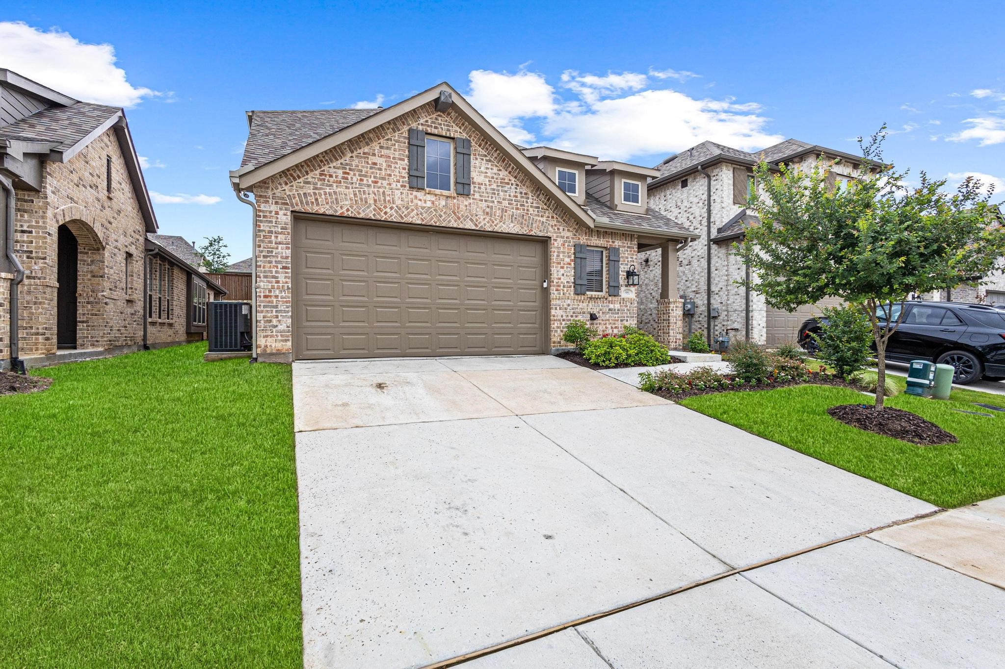 3952 Oak Creek Circle