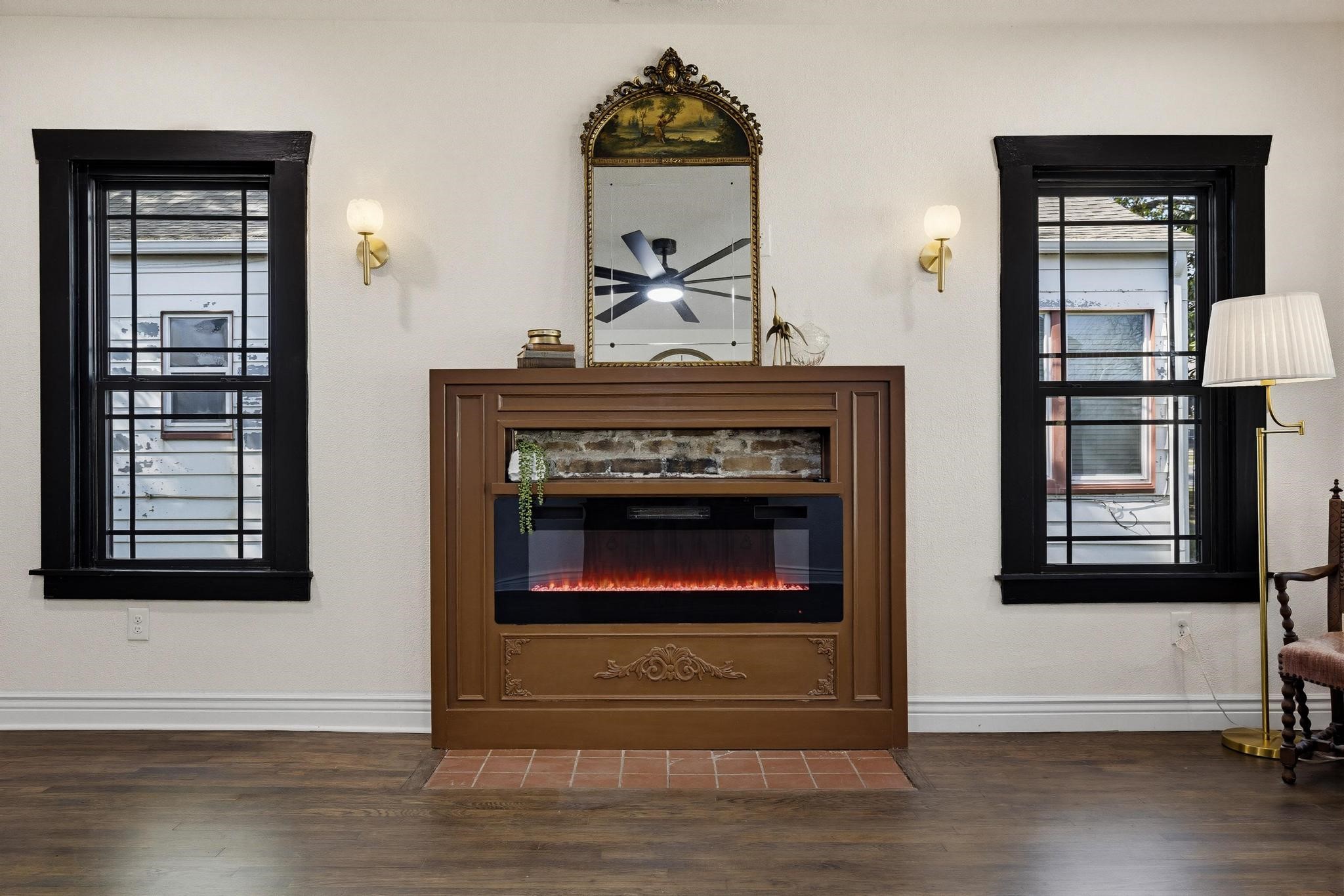 1112 S Travis Street