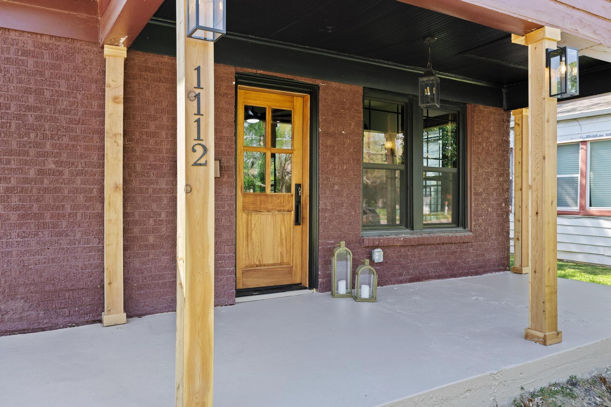 1112 S Travis Street