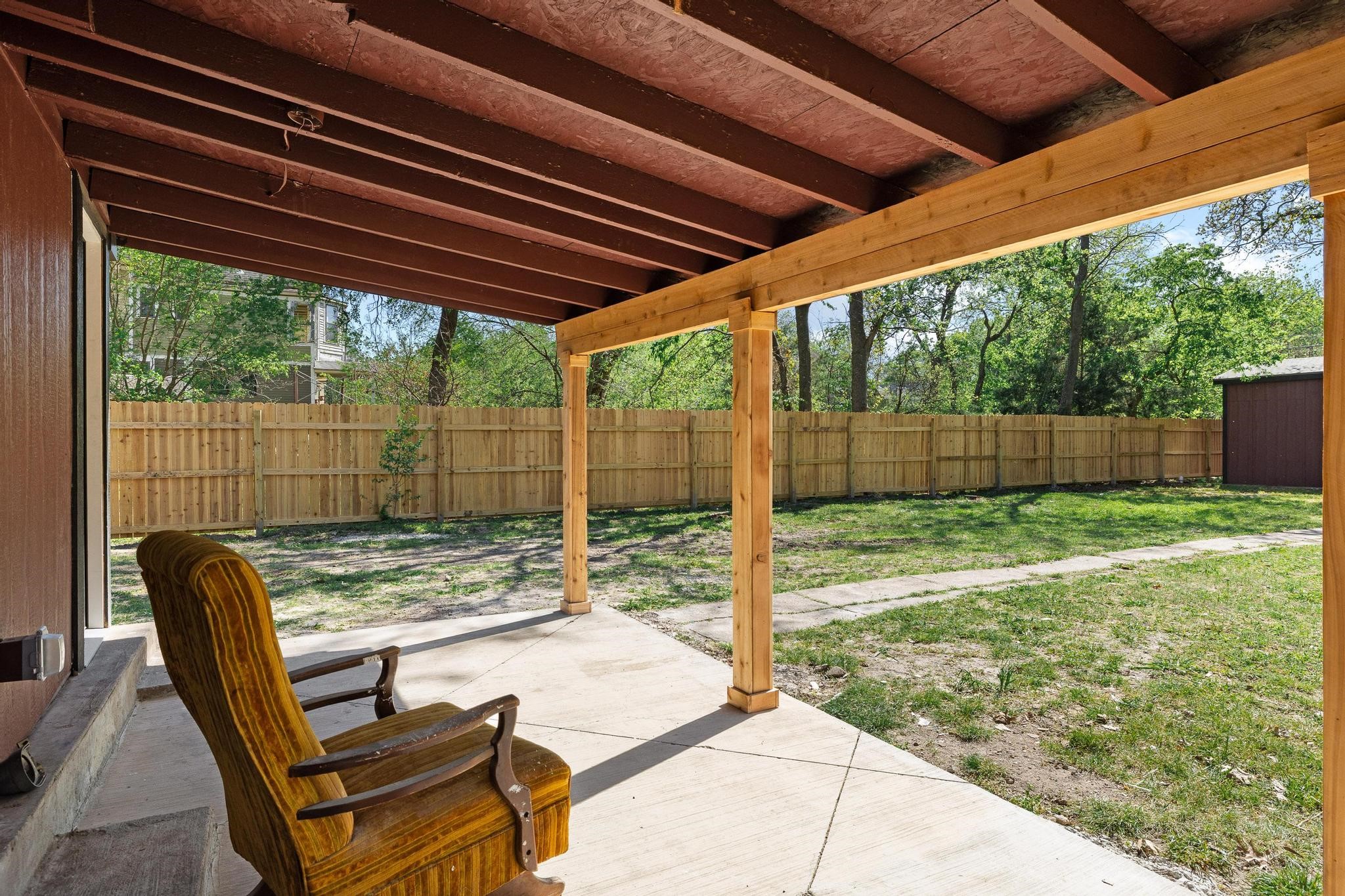 1112 S Travis Street