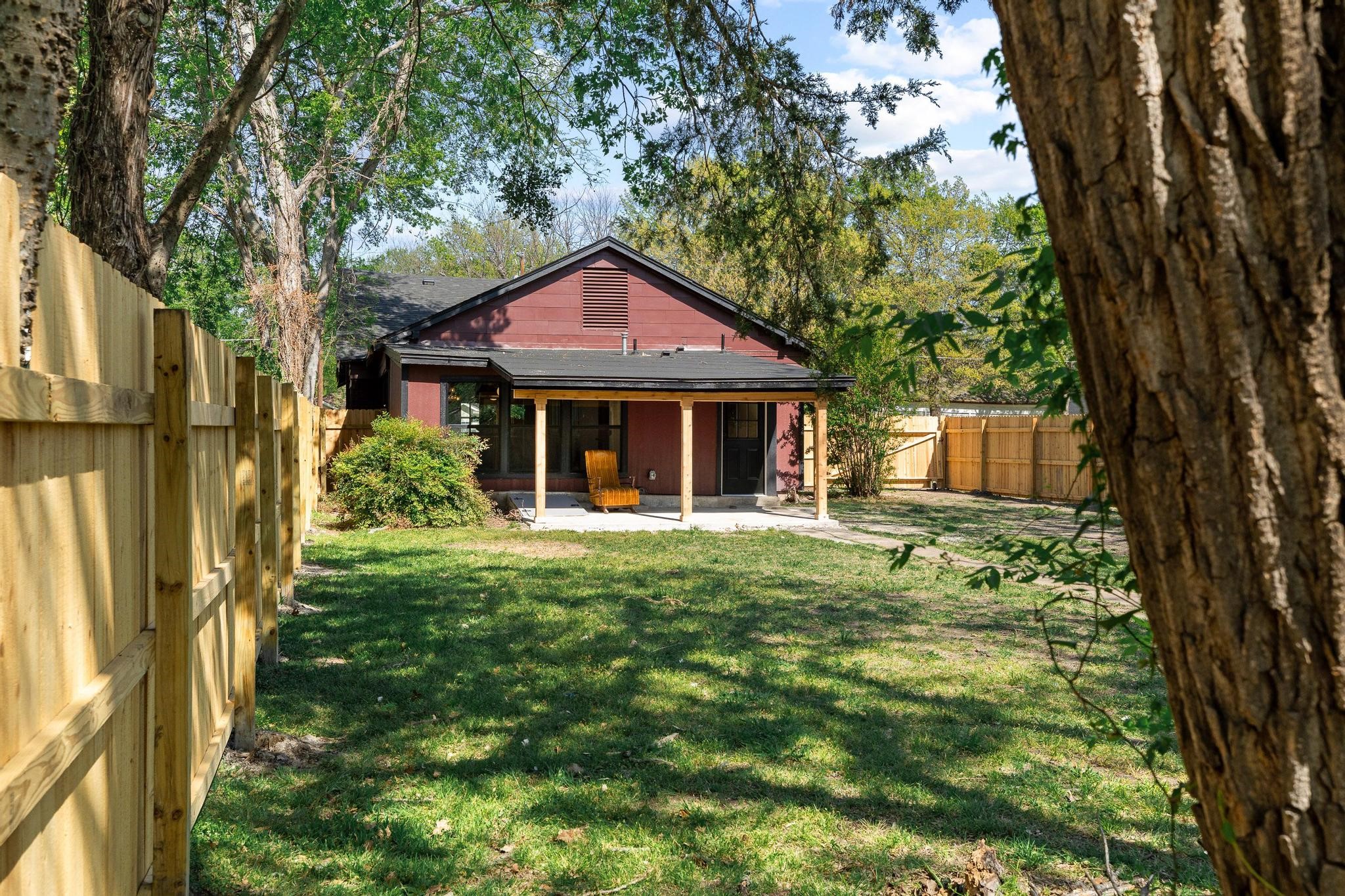 1112 S Travis Street