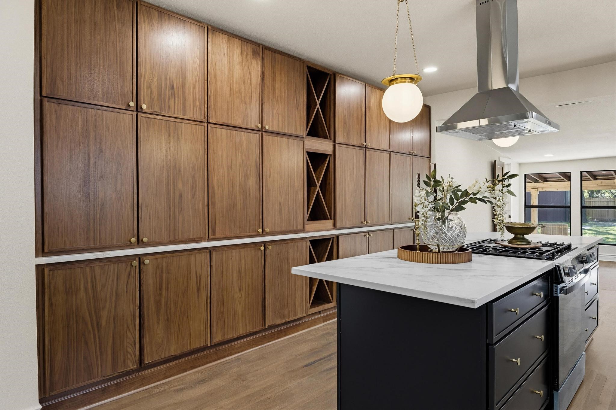 1112 S Travis Street