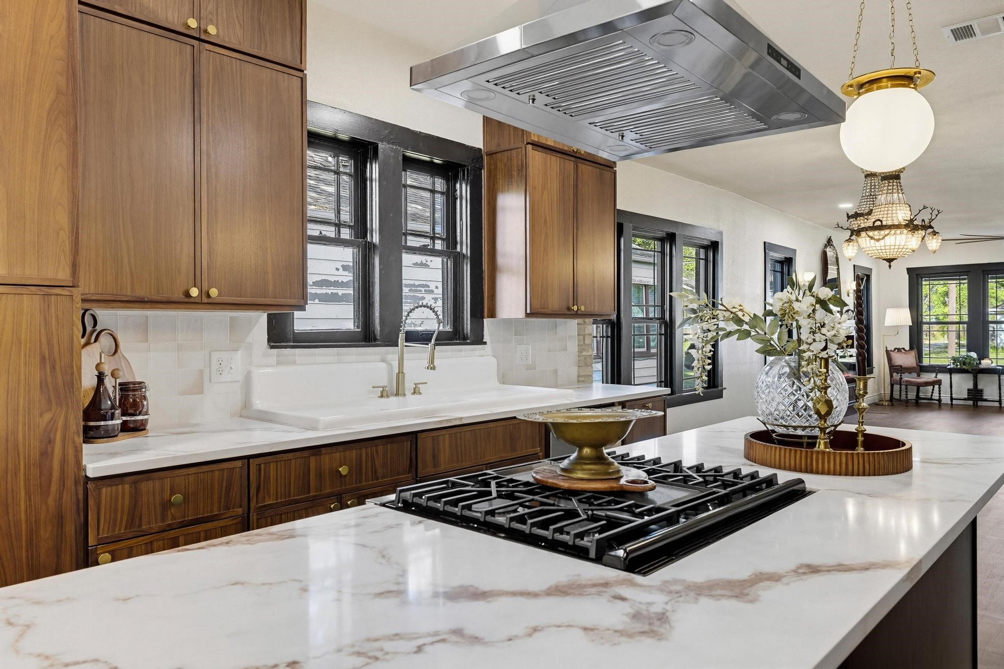 1112 S Travis Street