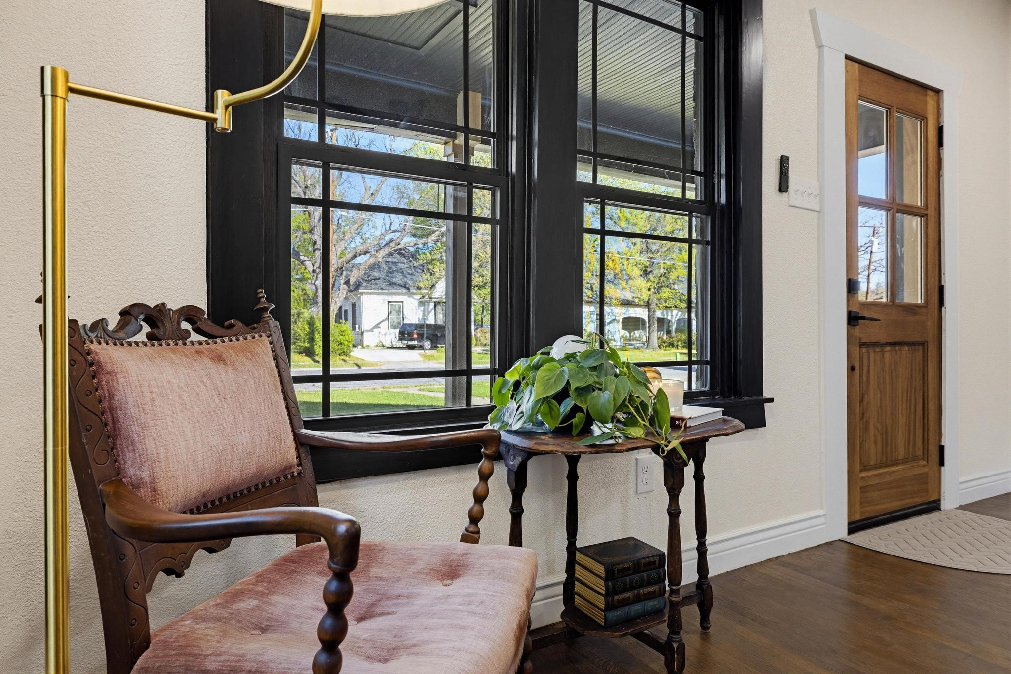 1112 S Travis Street