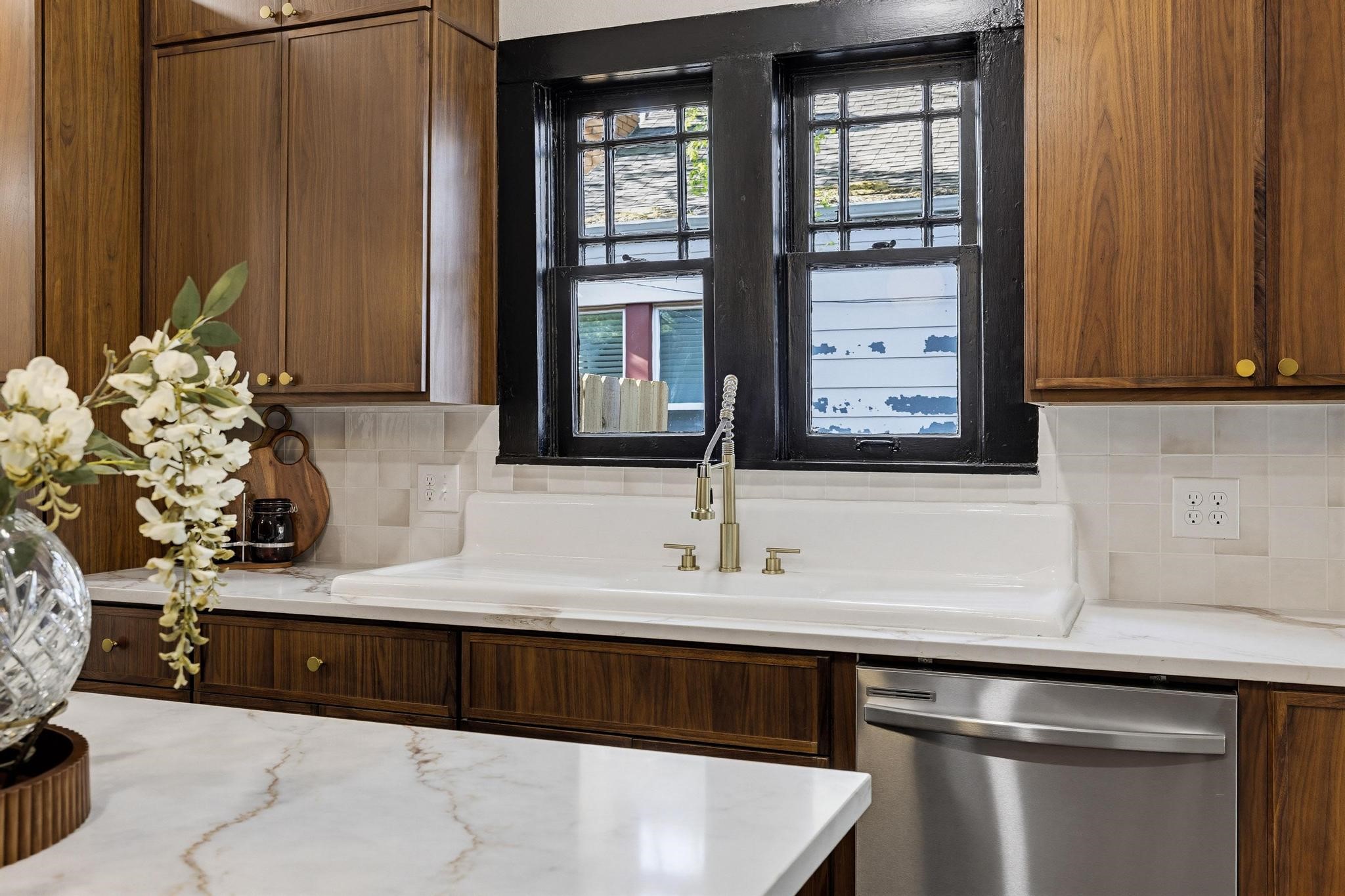 1112 S Travis Street