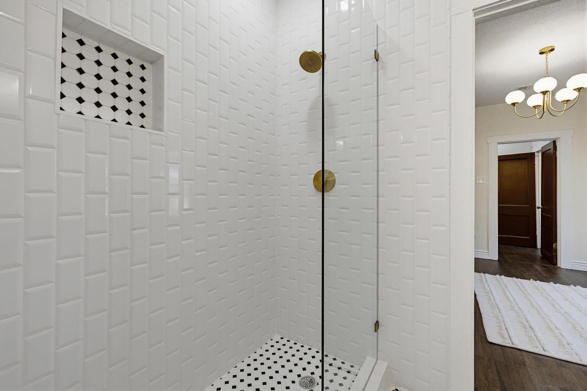 1112 S Travis Street