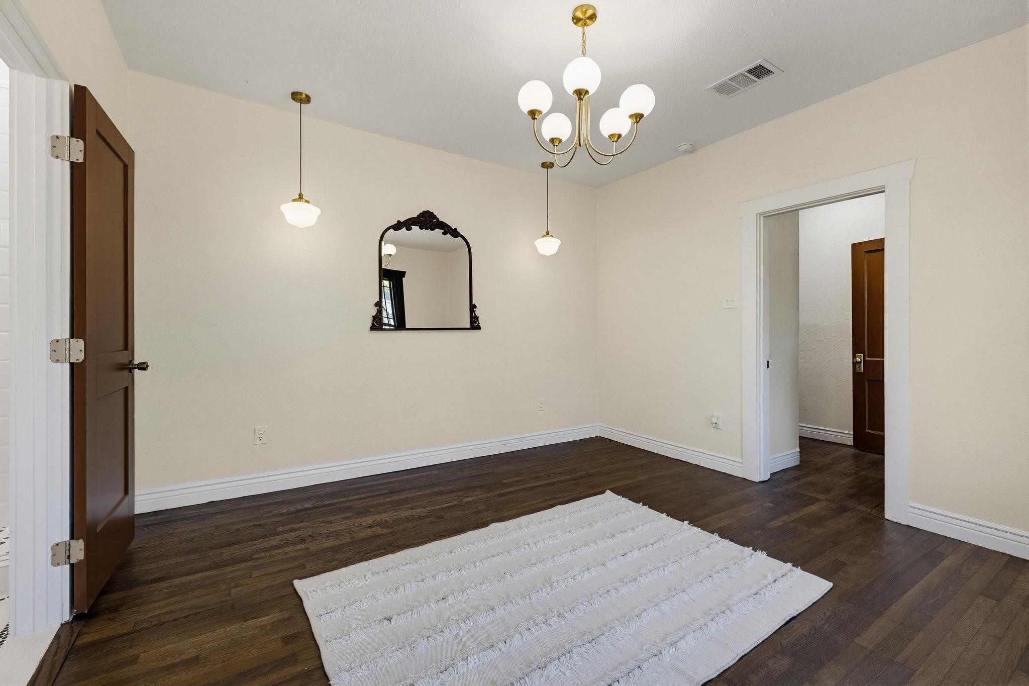 1112 S Travis Street