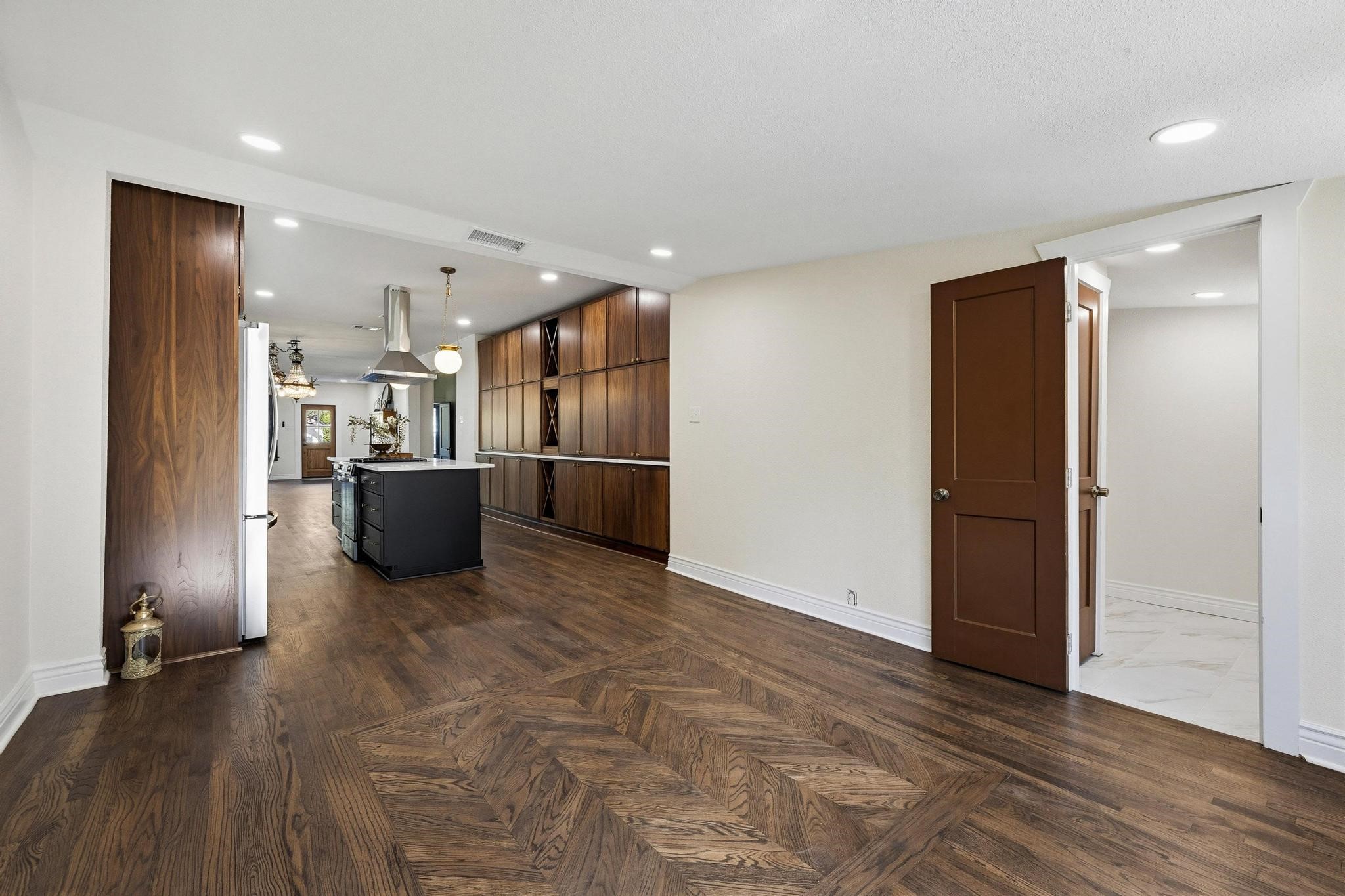 1112 S Travis Street