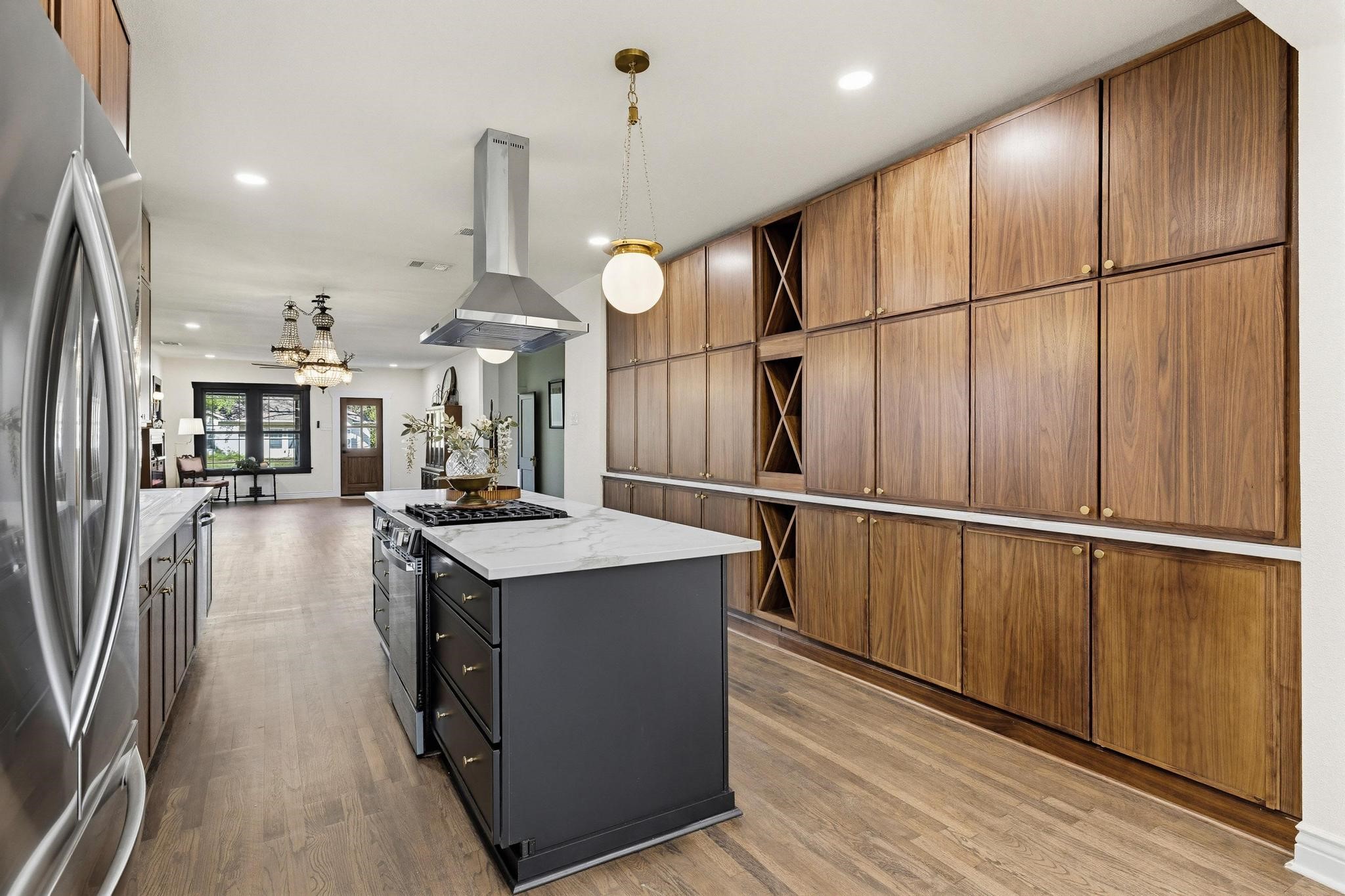 1112 S Travis Street