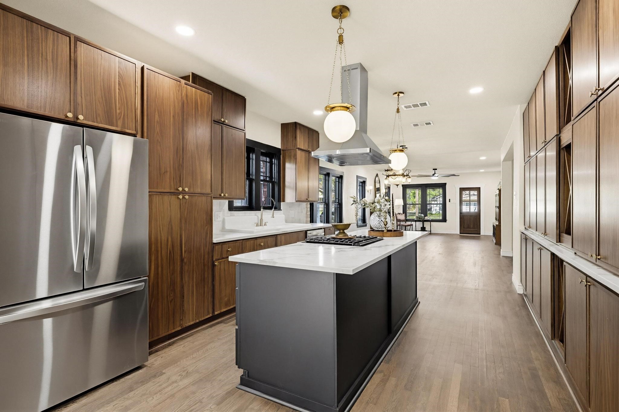 1112 S Travis Street