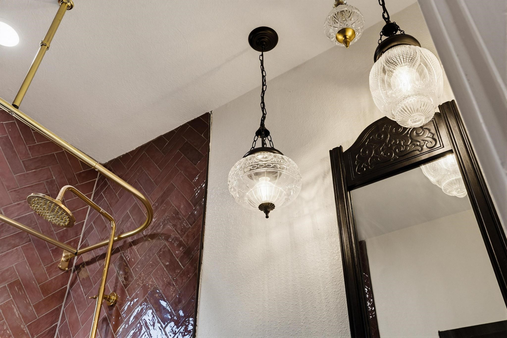 1112 S Travis Street