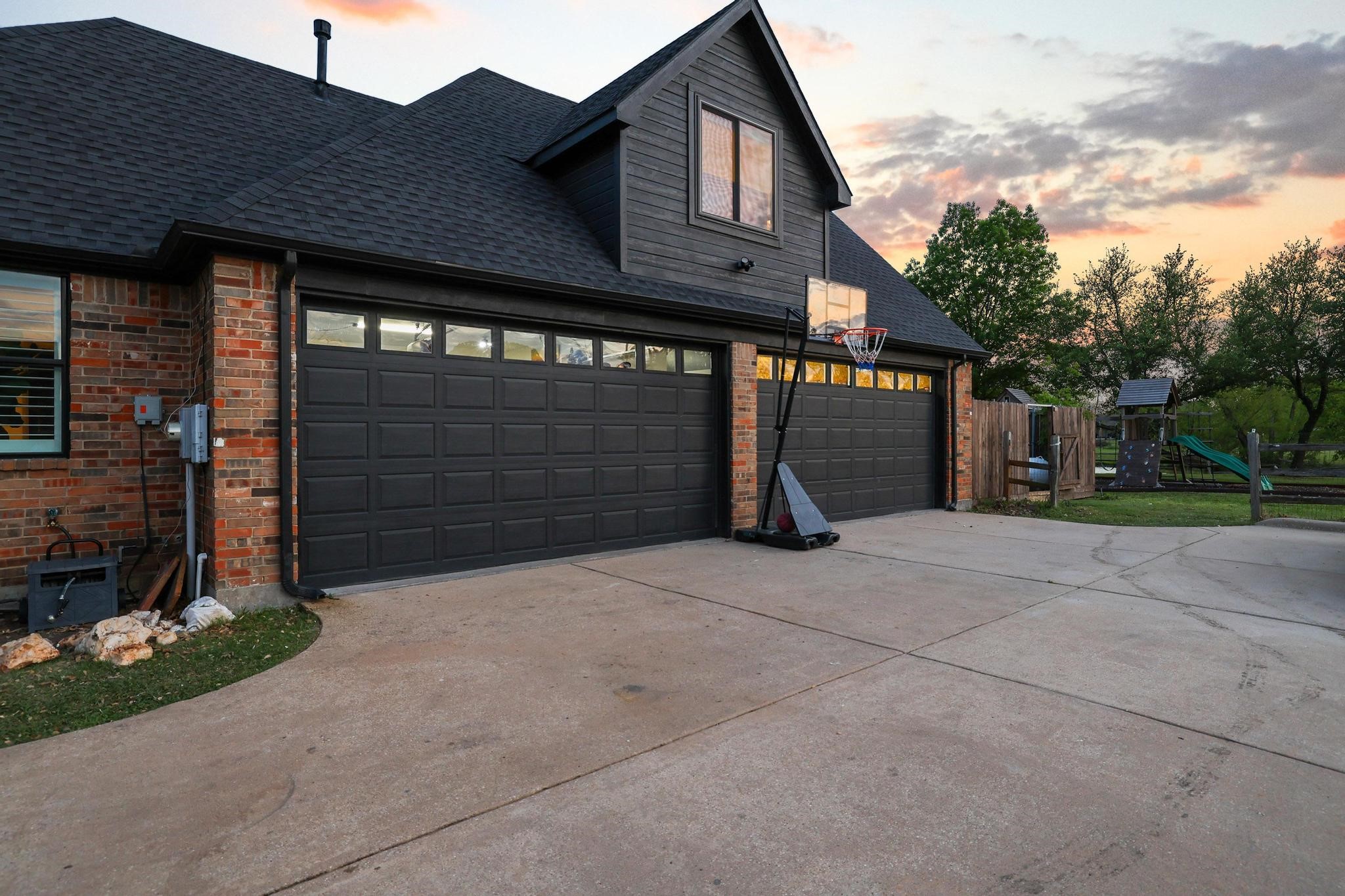 1504 Brook Lane
