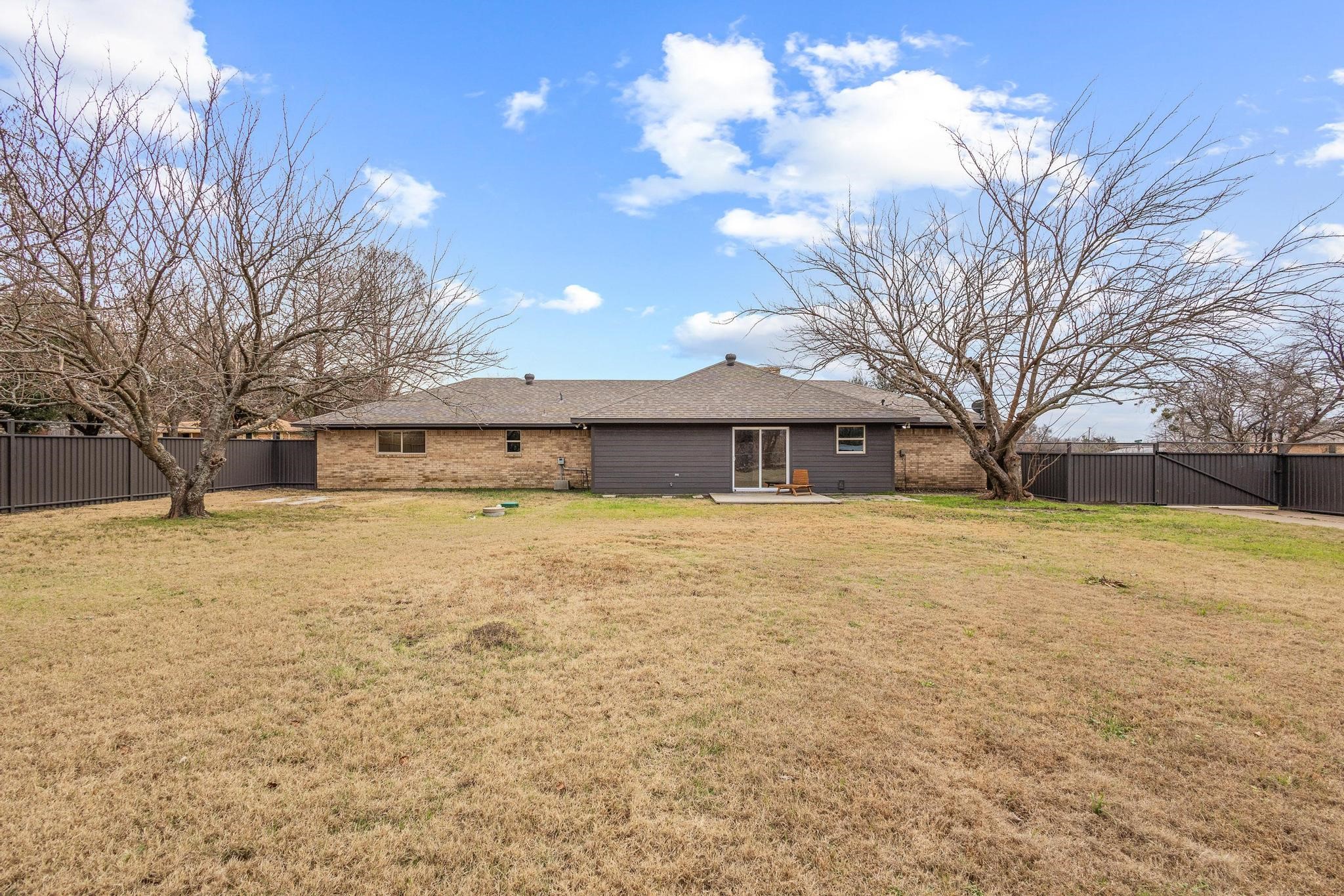 3327 Carriage Circle