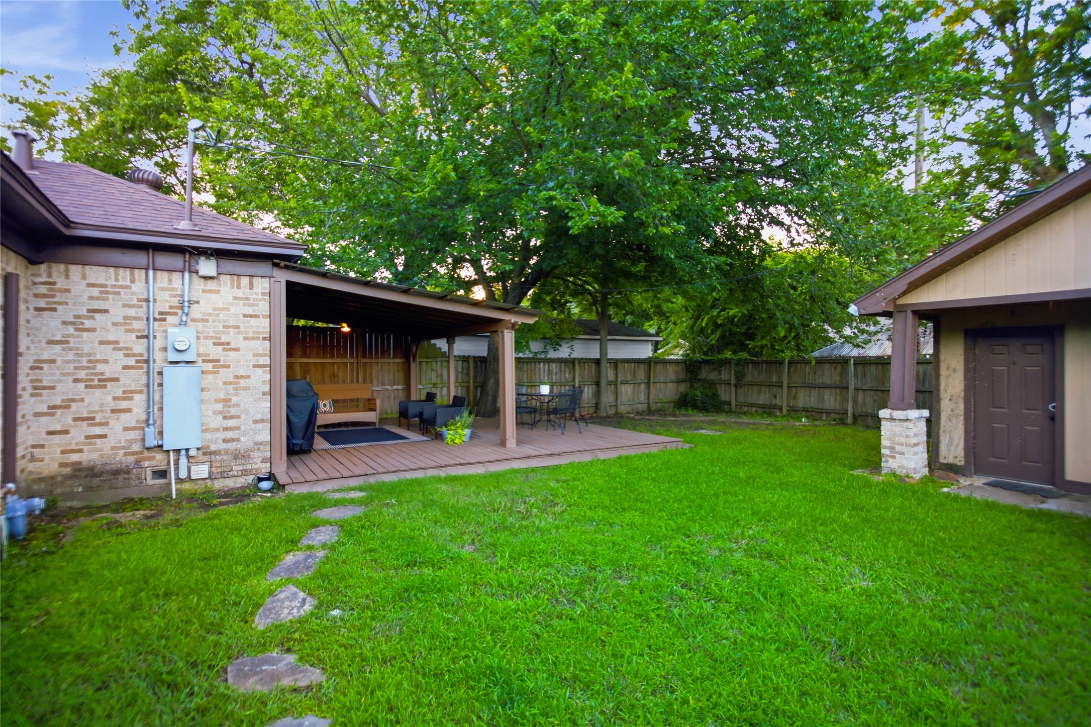 815 W Woodard Street