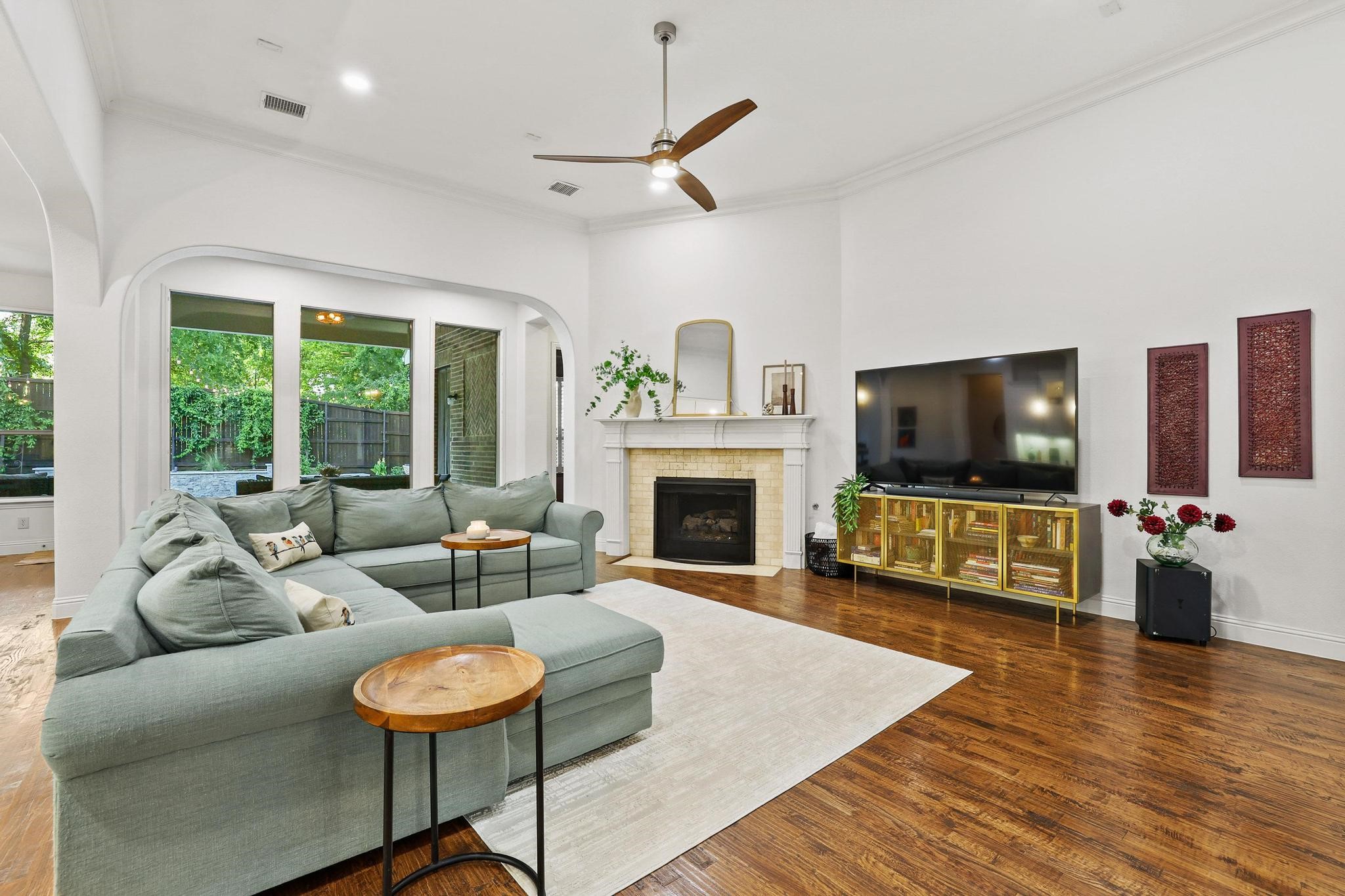1141 White Crest Lane