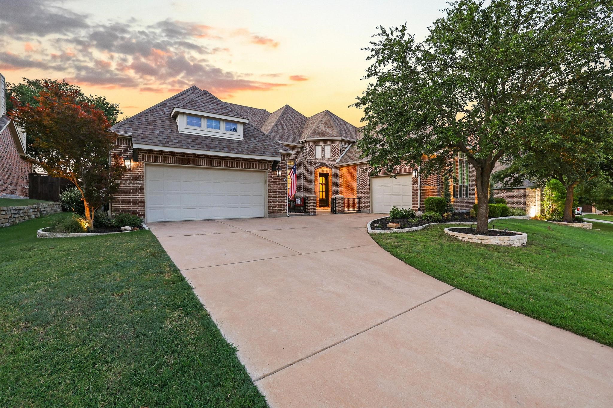1141 White Crest Lane