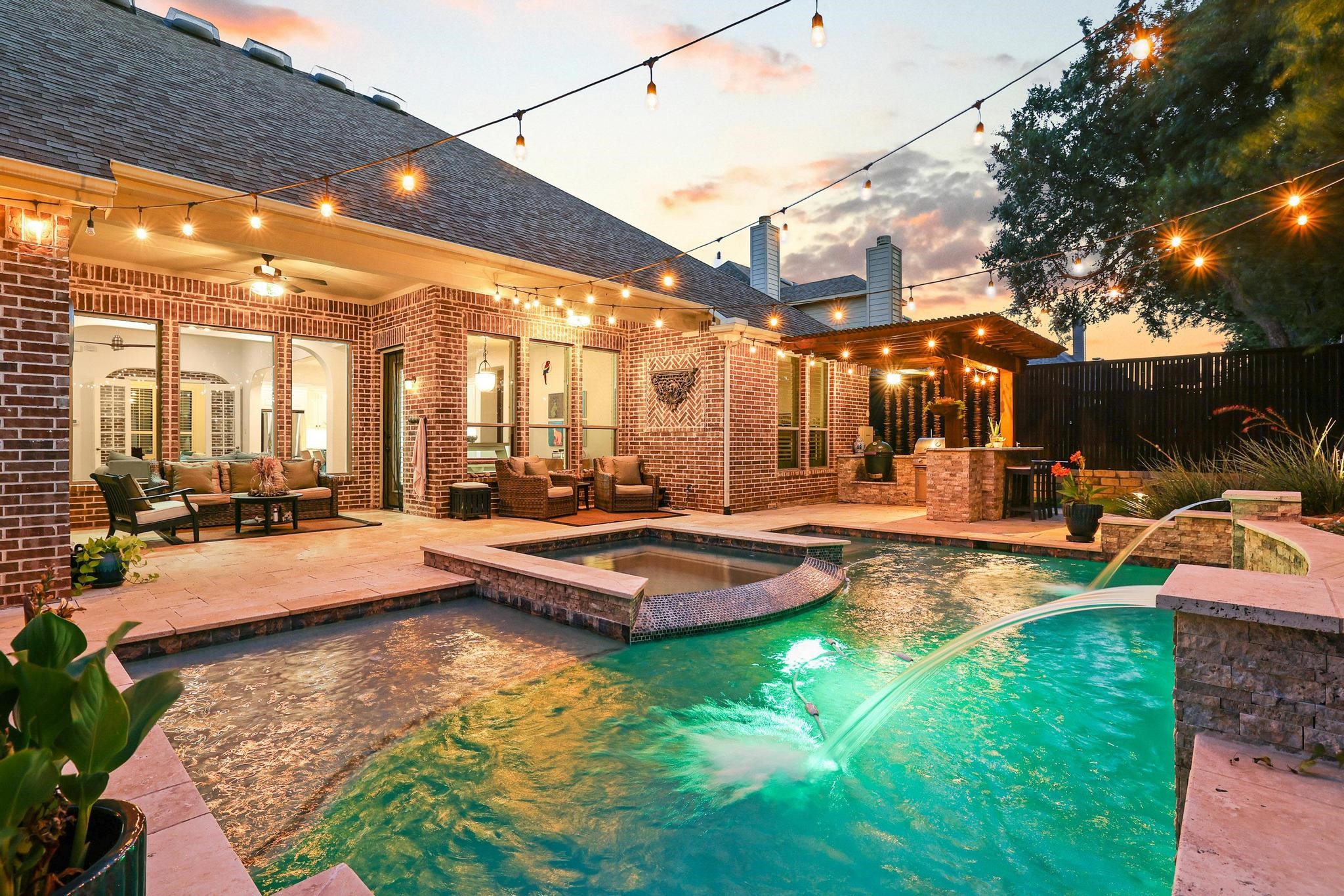 1141 White Crest Lane