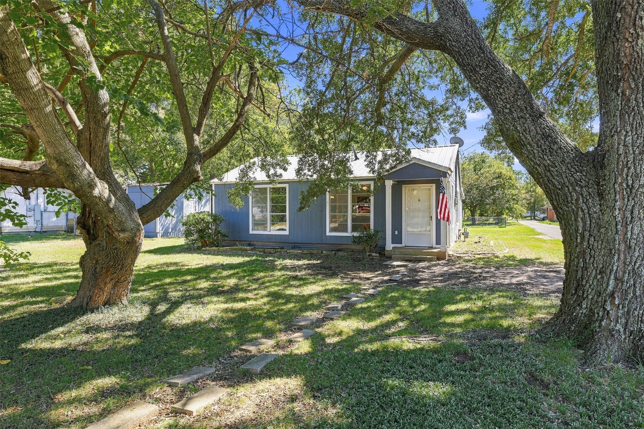 2530 W Elm Street
