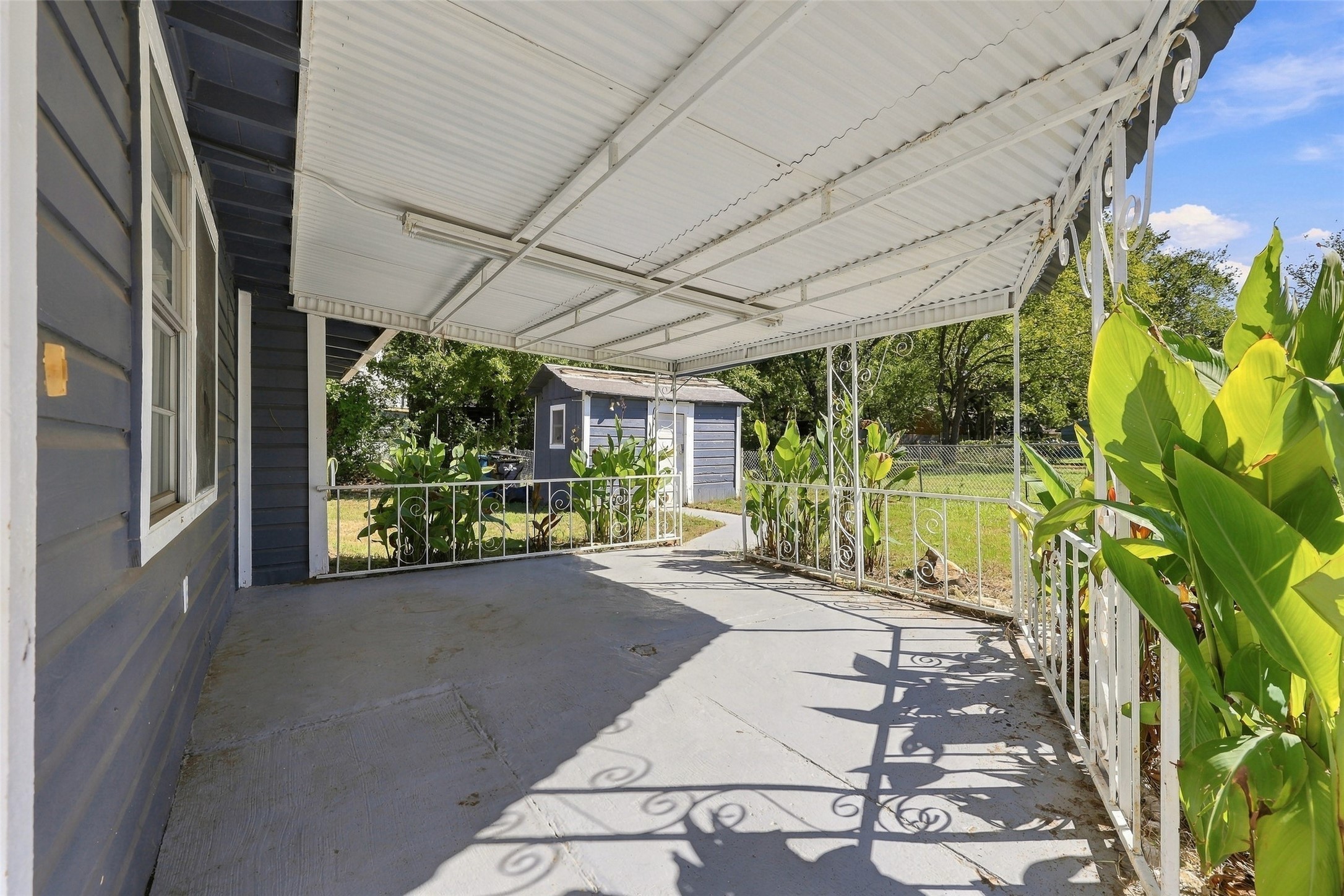 2530 W Elm Street