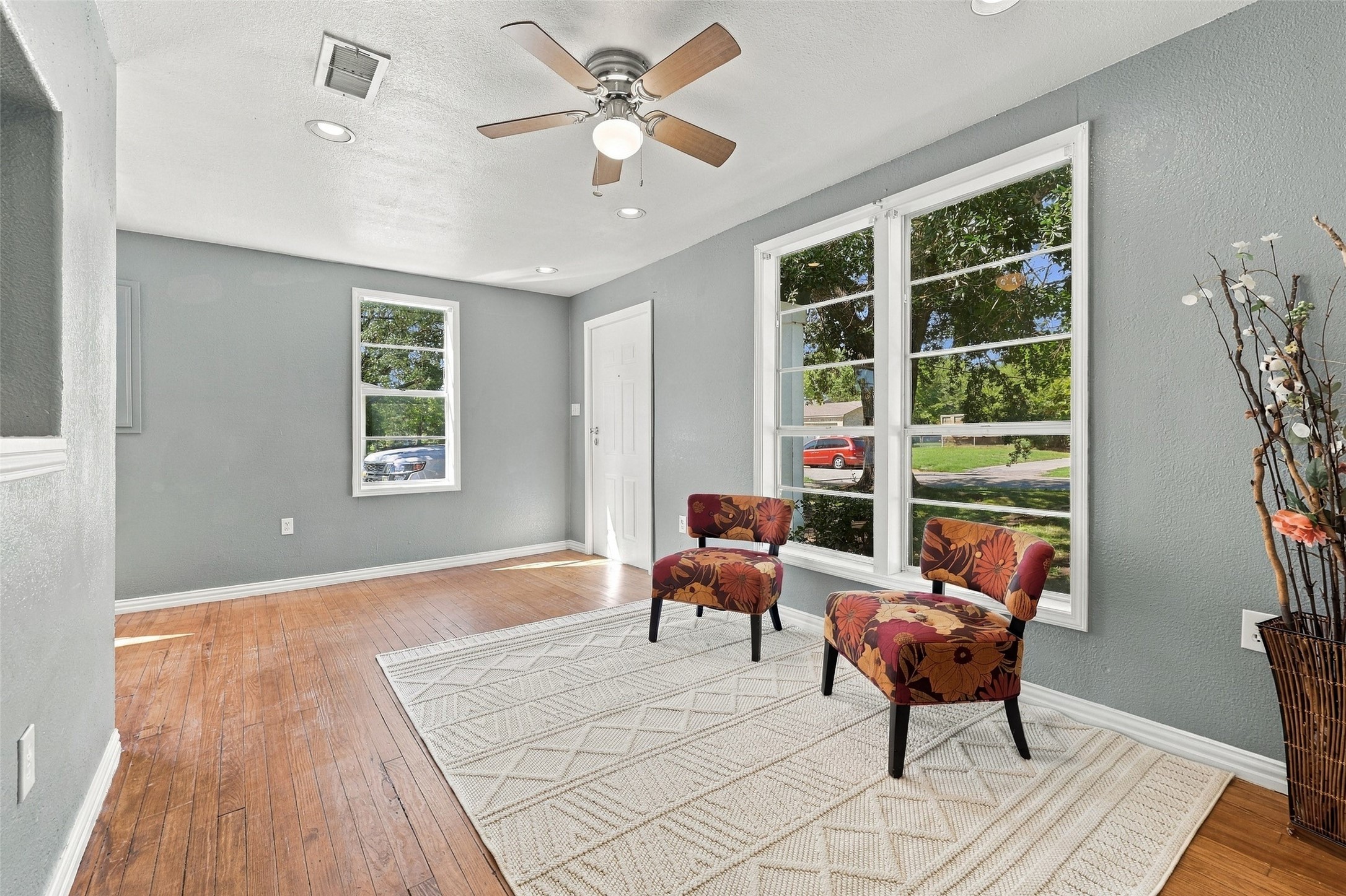 2530 W Elm Street