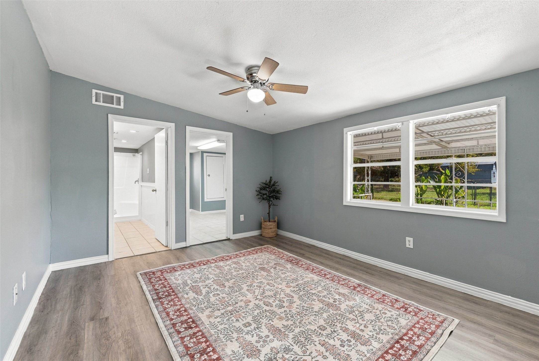 2530 W Elm Street