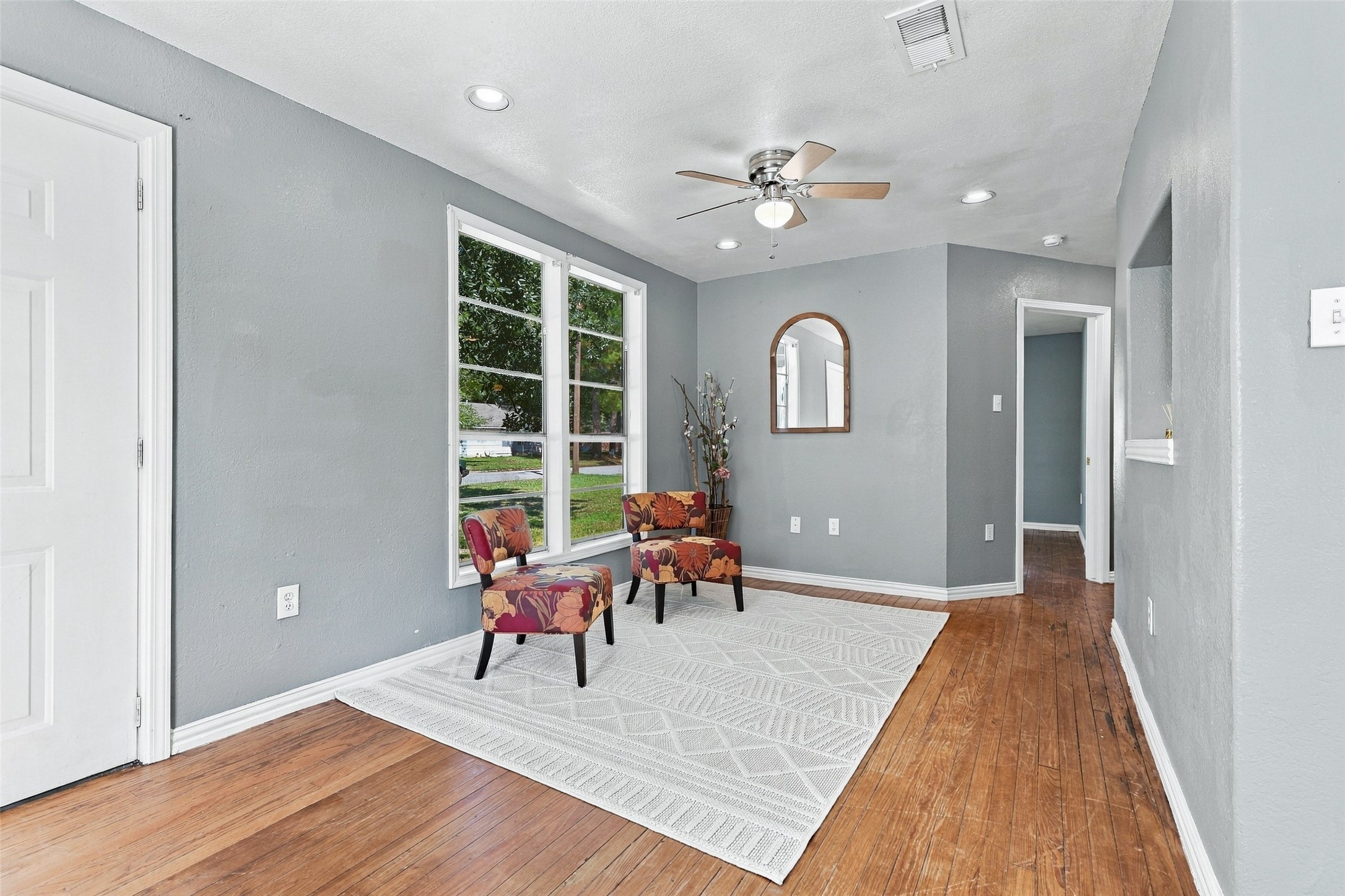 2530 W Elm Street