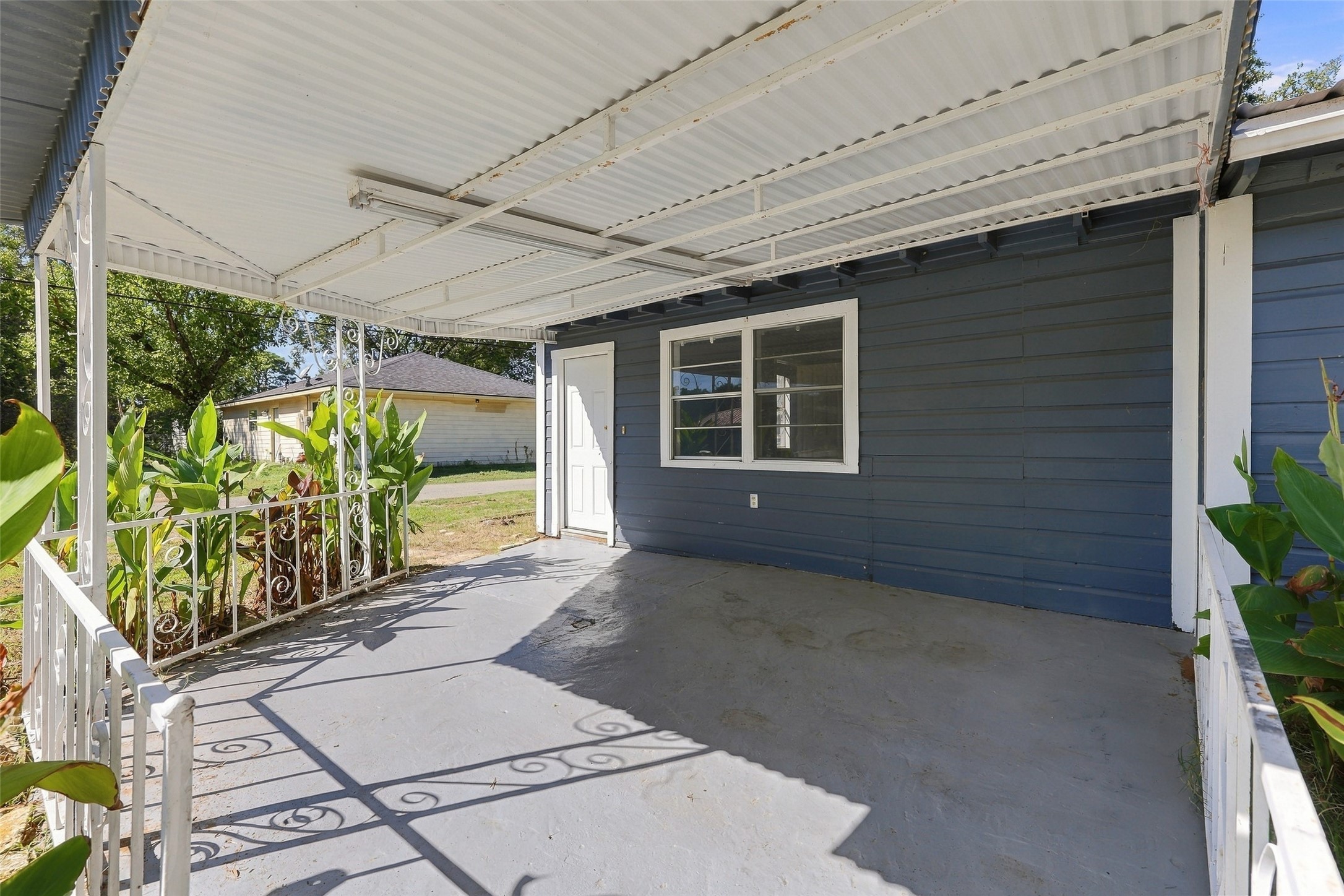 2530 W Elm Street