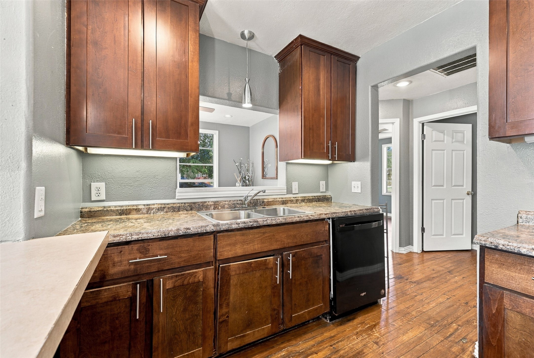 2530 W Elm Street
