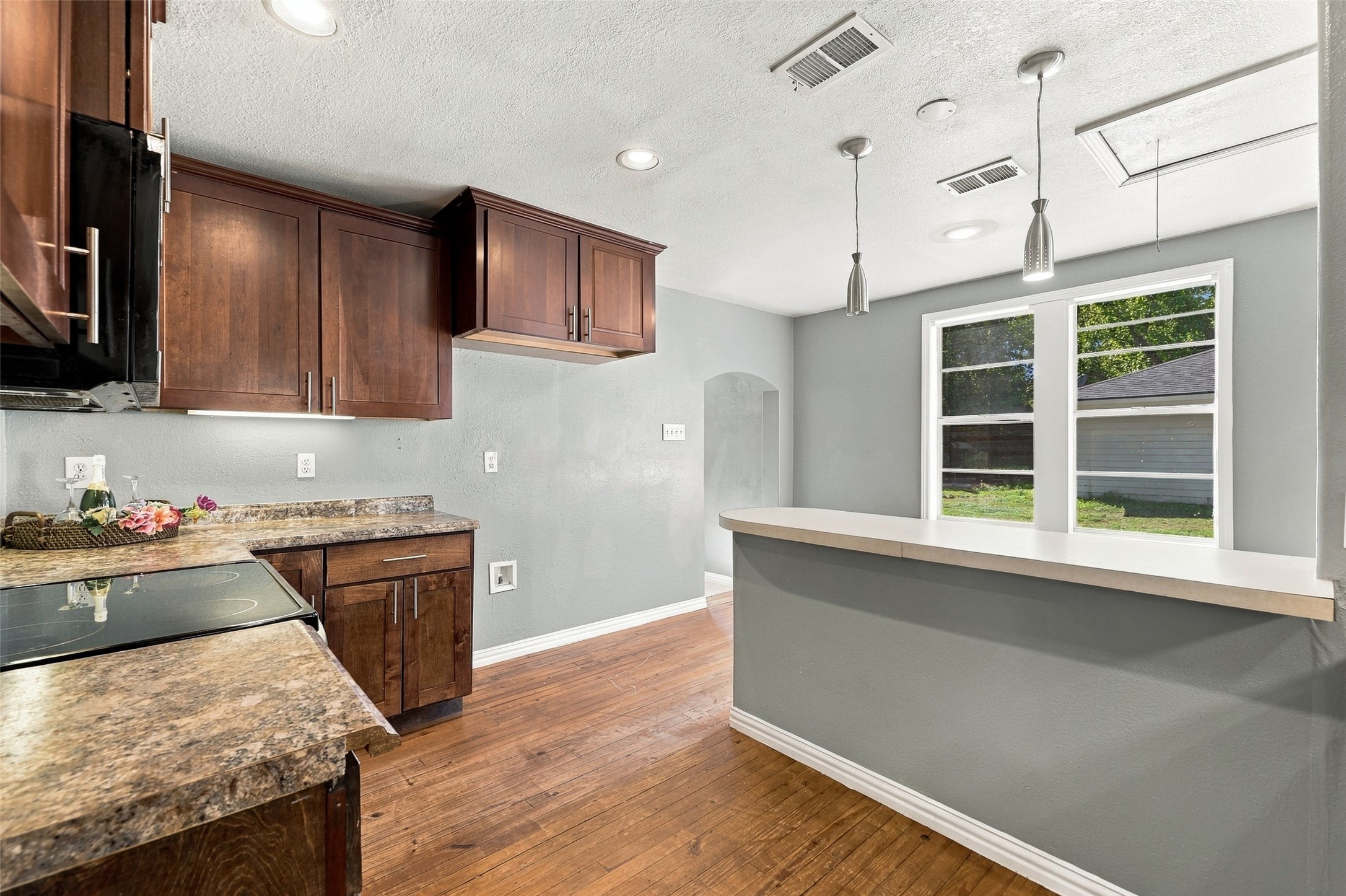 2530 W Elm Street