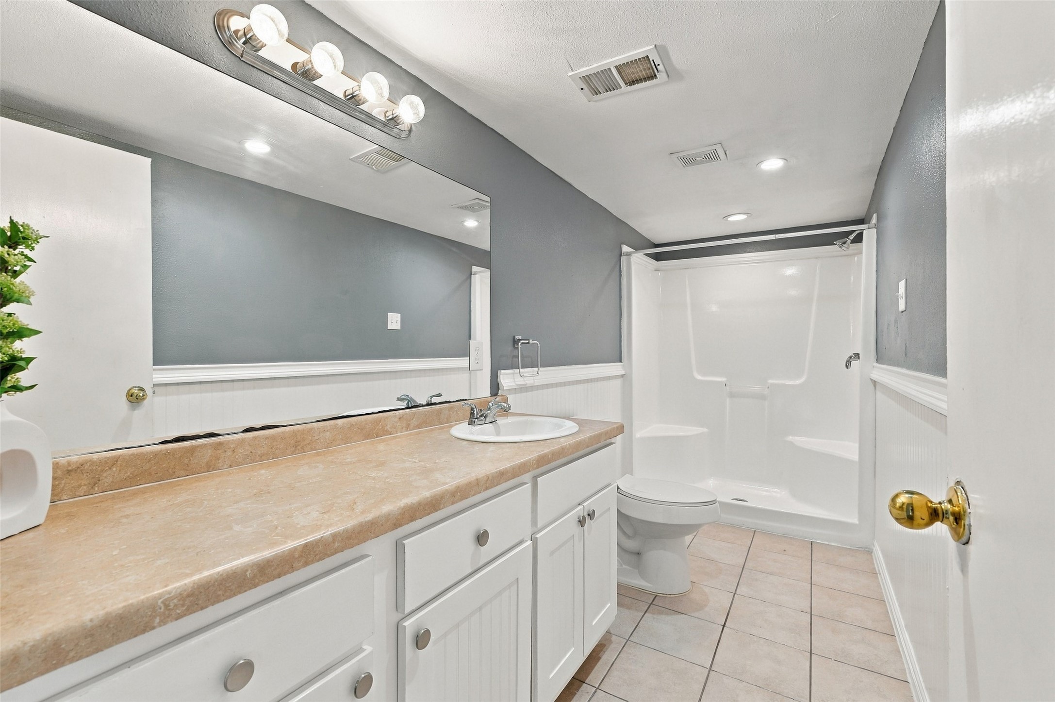 2530 W Elm Street