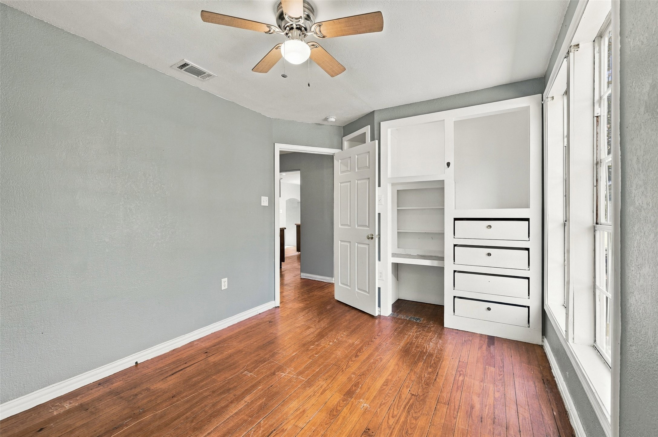 2530 W Elm Street