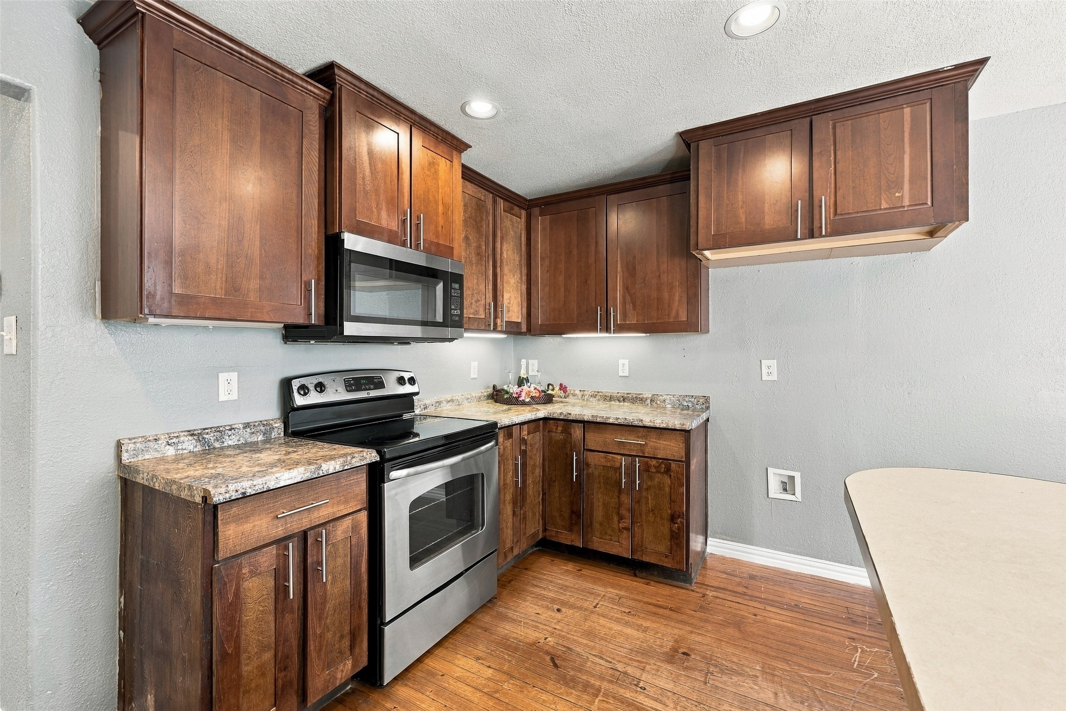 2530 W Elm Street