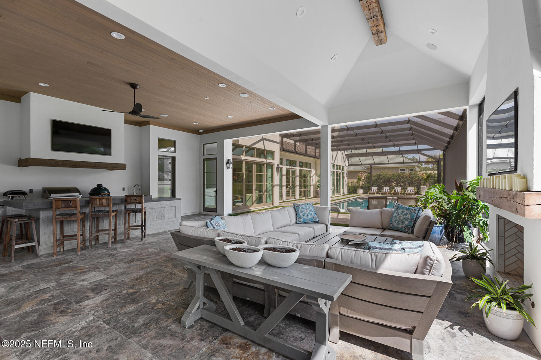 124 TWELVE OAKS LN