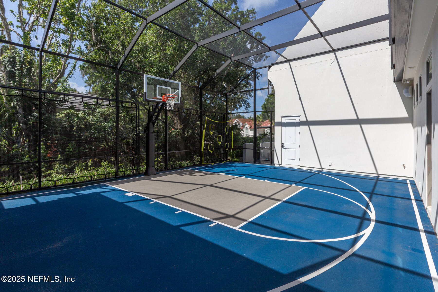 124 TWELVE OAKS LN